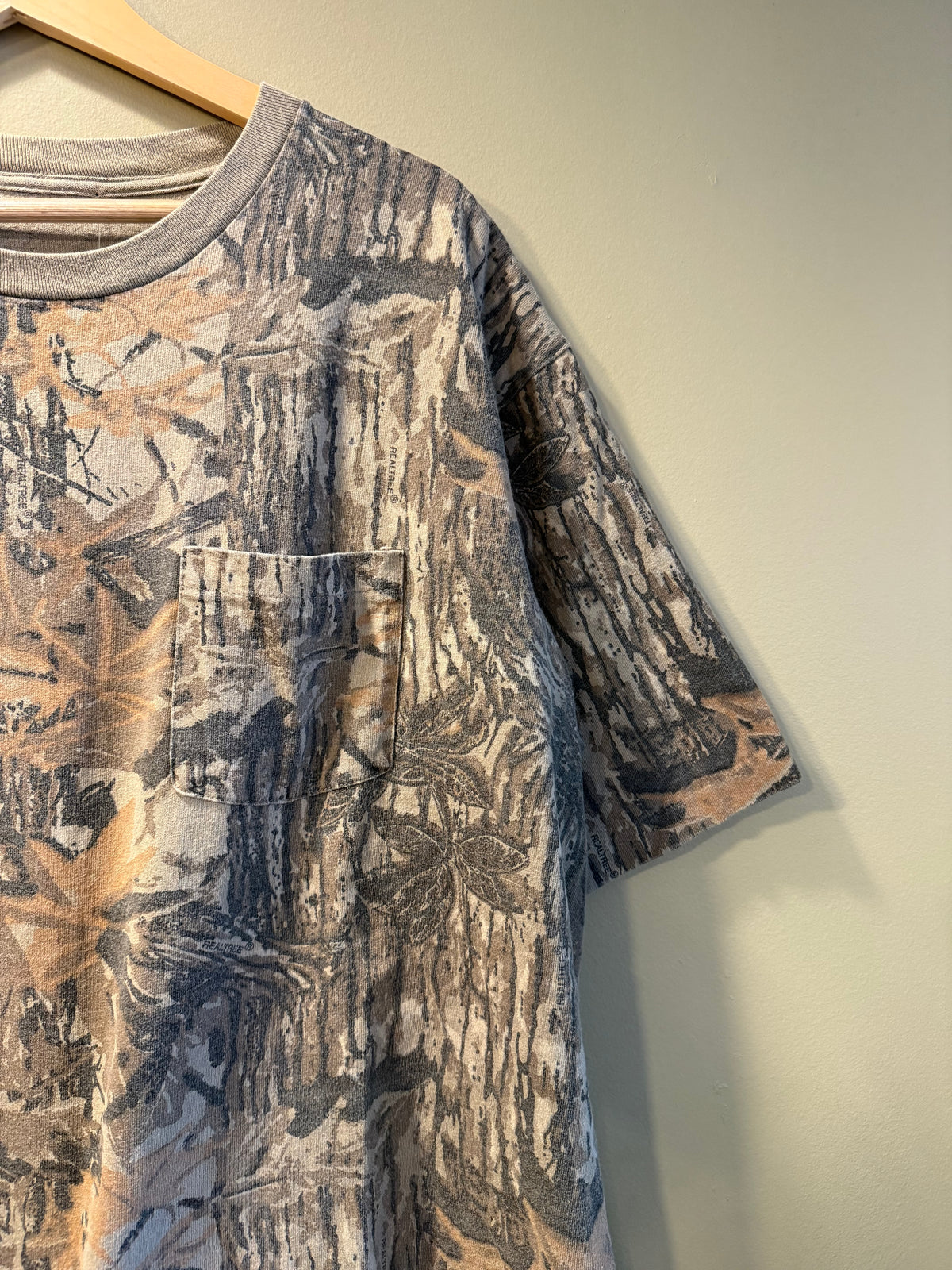 Vintage RealTree Commander Camo Boxy Pocket T-Shirt- XL