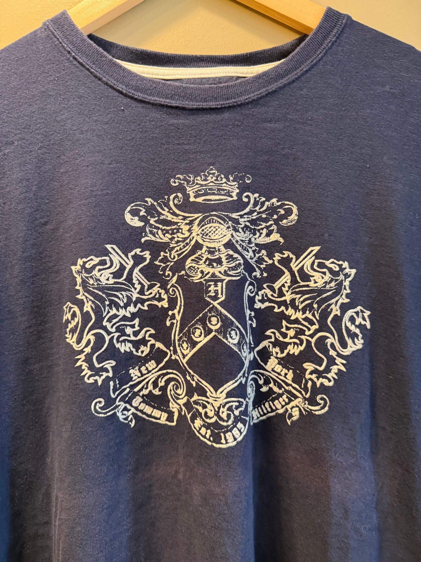 Vintage Y2K Tommy Hilfiger Crest Navy Blue T-Shirt- L