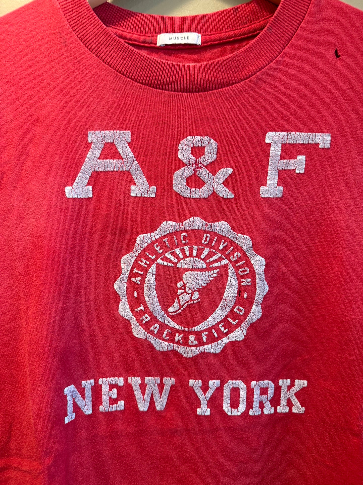 Vintage Y2K Abercrombie & Fitch Red T-Shirt- S
