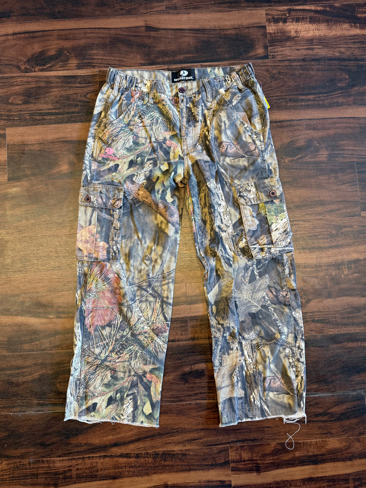 Vintage Women’s Mossy Oak Pink Accent Camo Cargo Pants- 32x28