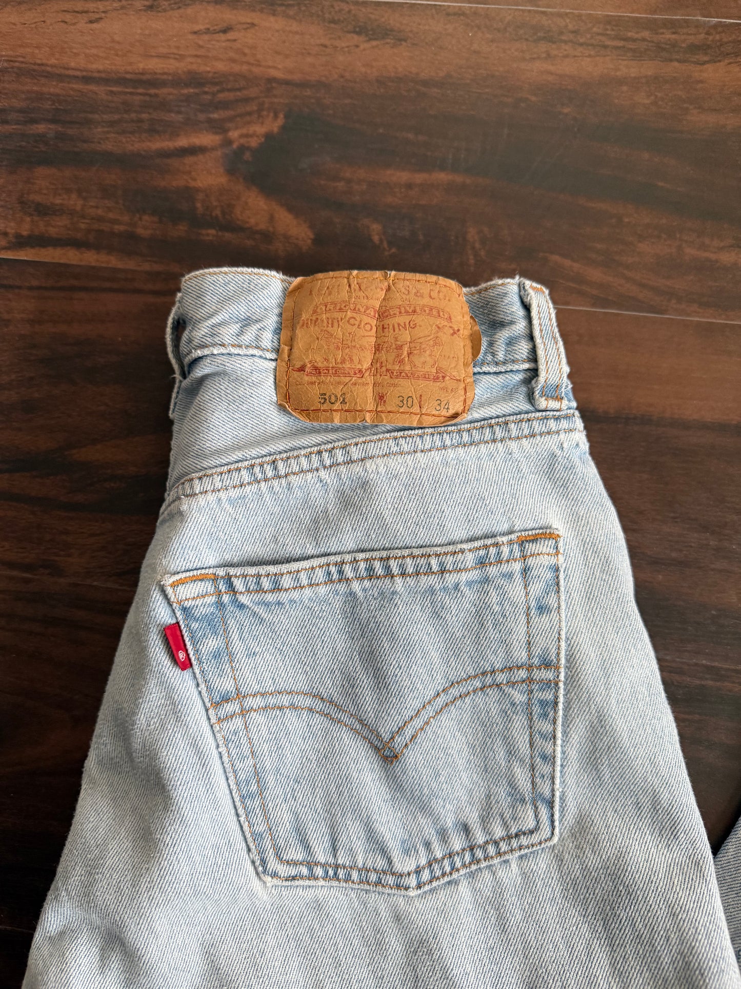 Vintage Levi’s 501 Light Wash Denim Jeans- 27x32