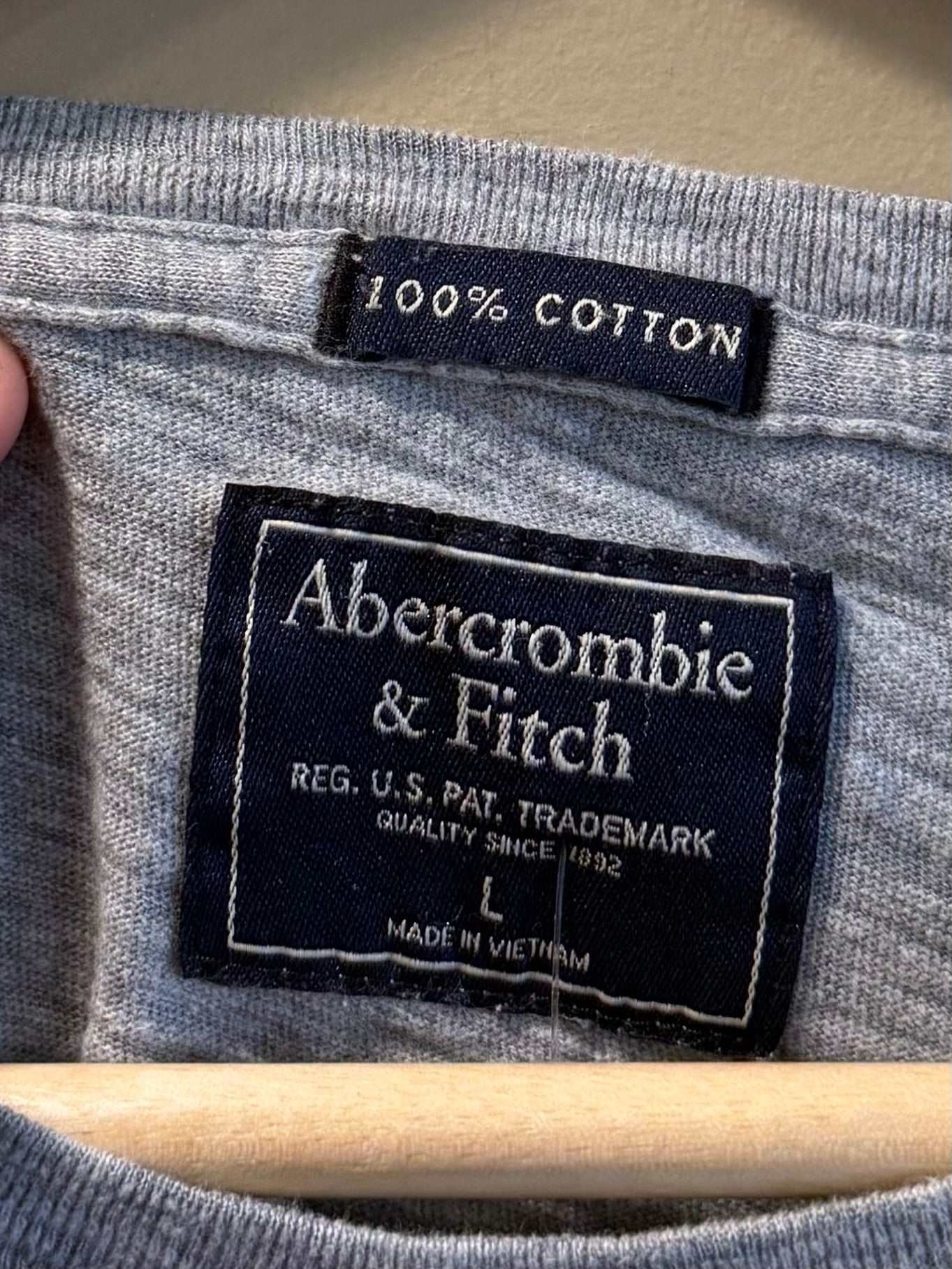 Vintage Abercrombie & Fitch Gray Embroidered T-Shirt- L
