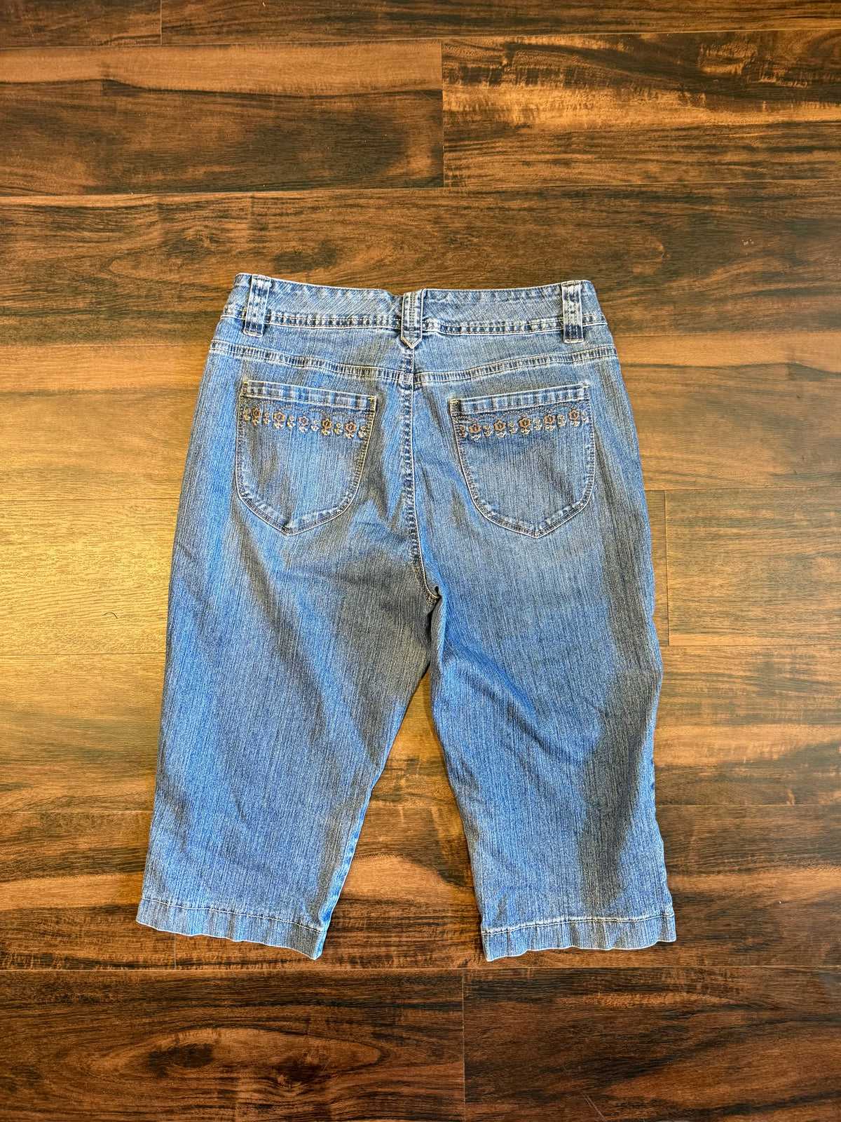 Vintage Gloria Vanderbilt Low Rise Floral Embroidered Denim Capris- 30x16