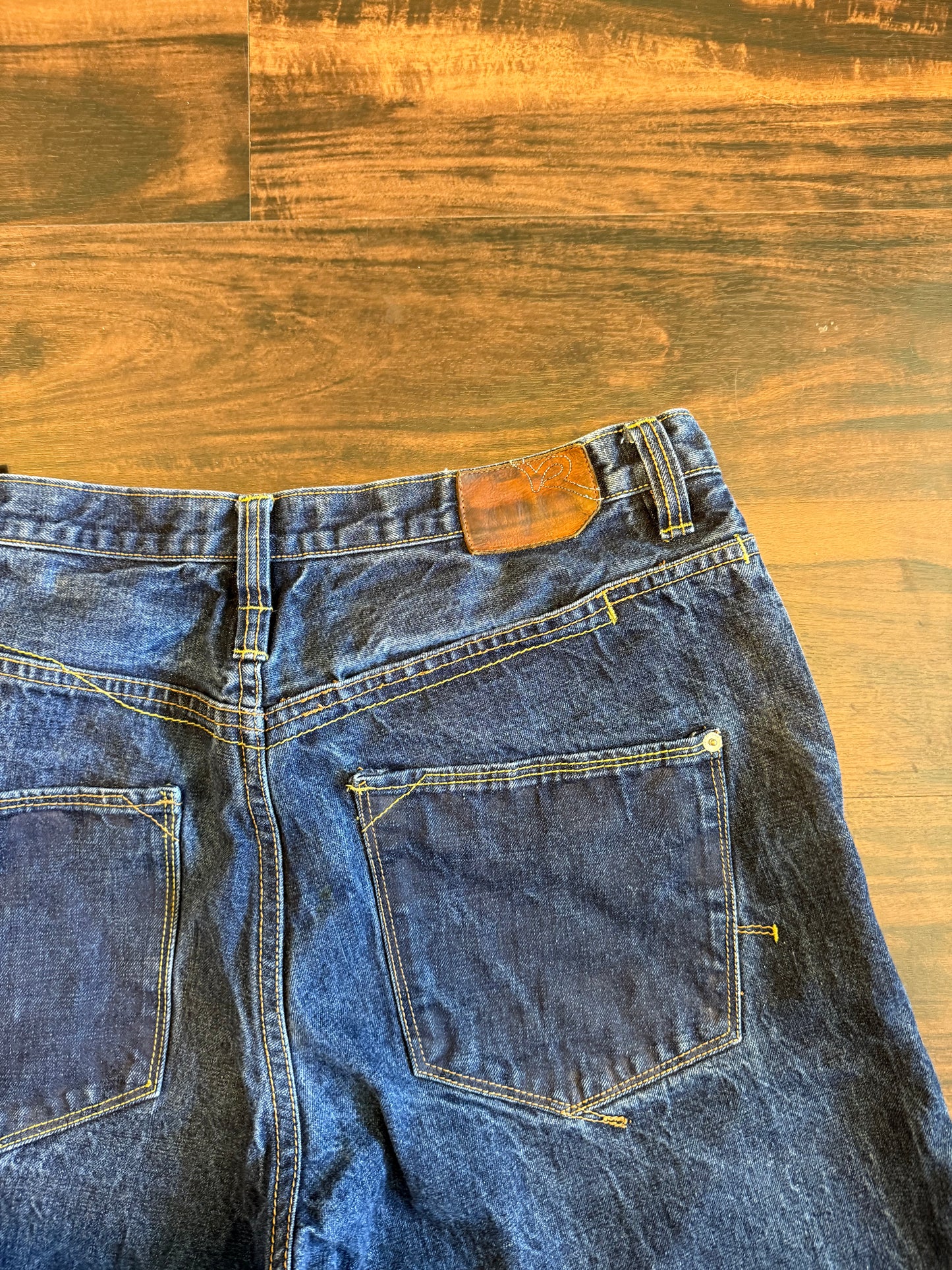 Vintage Rocawear Dark Wash Embroidered Streetwear Jean Shorts- 38