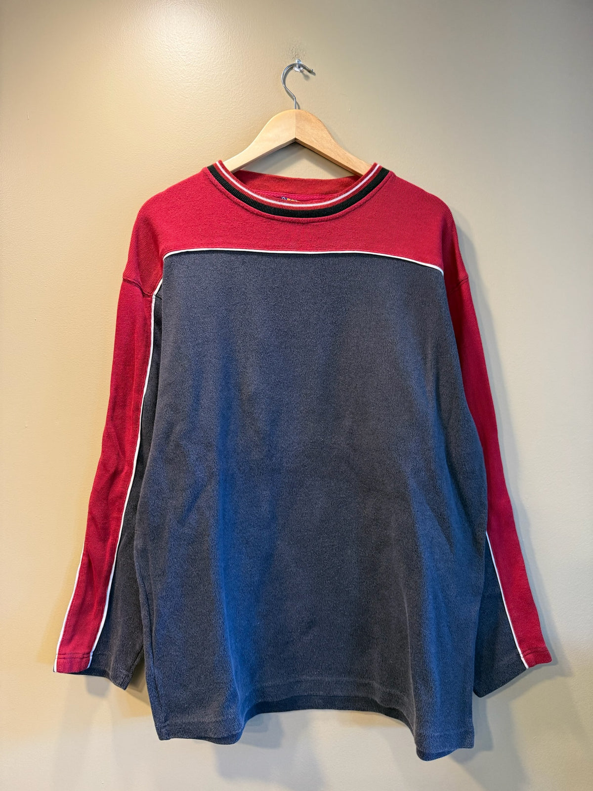 Vintage Y2K OTB Red and Navy Textured Long Sleeve T-Shirt - XL