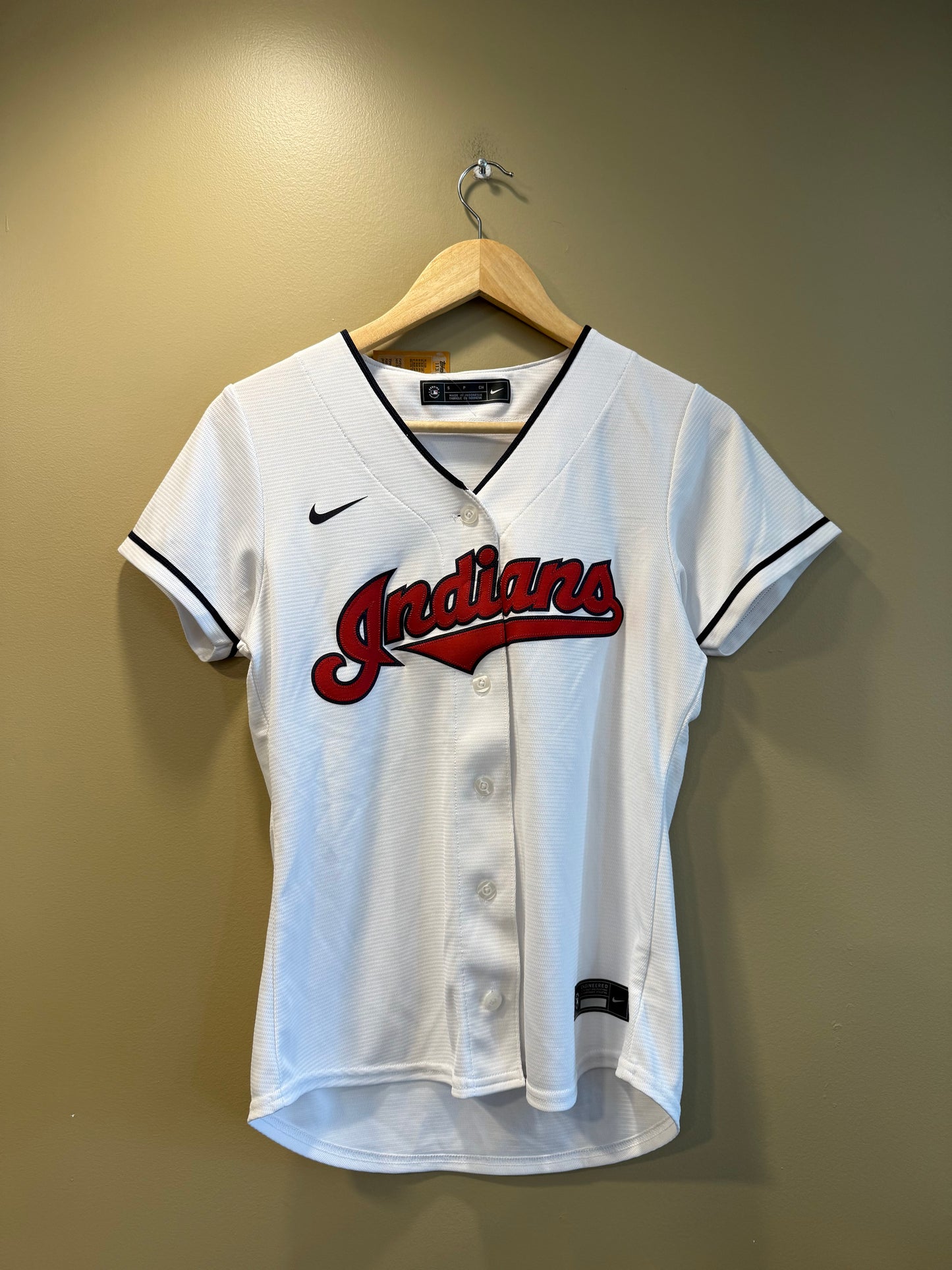 Vintage Nike Women’s Cleveland Indians White Baseball Jersey- S