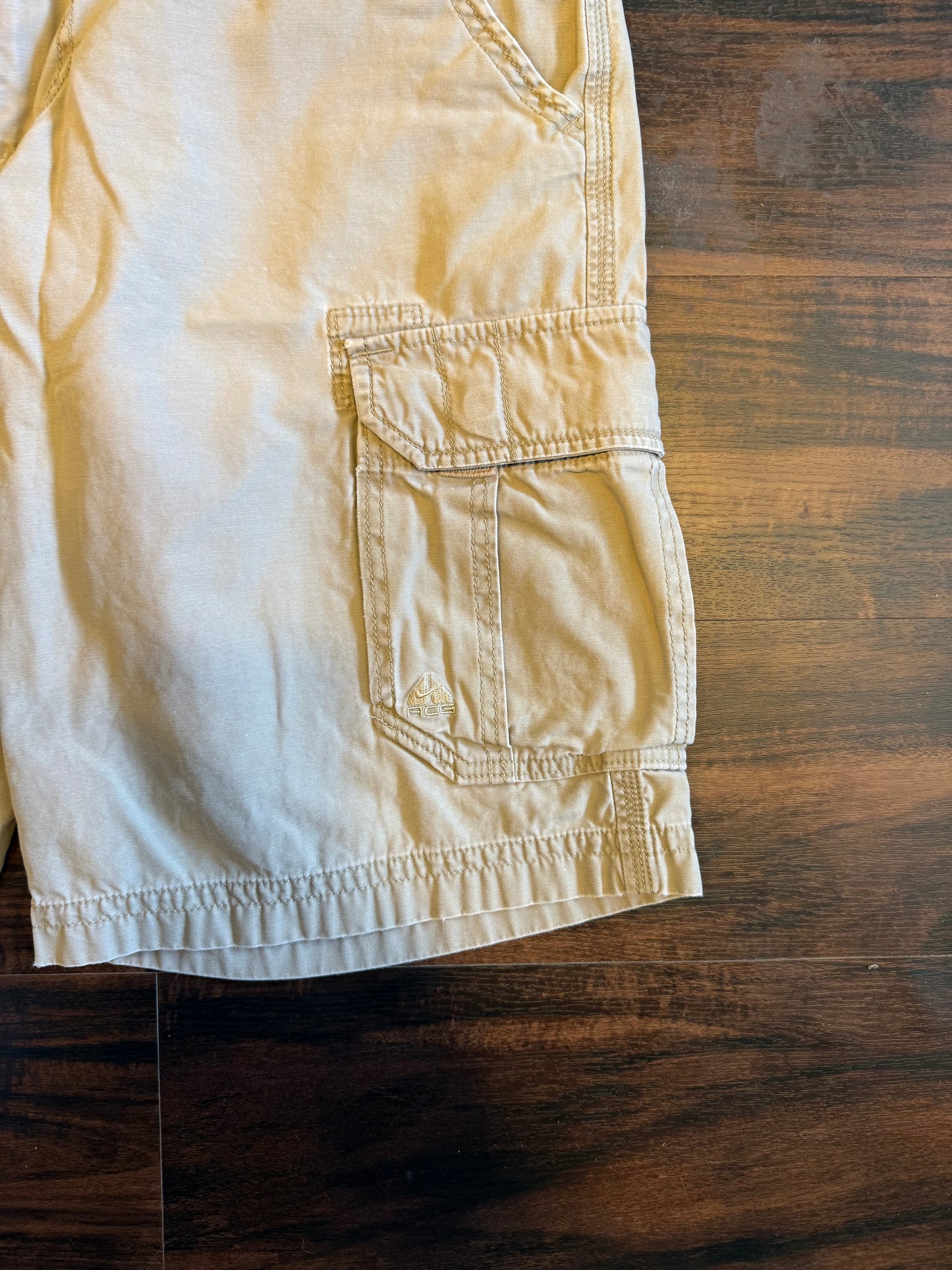 Vintage Nike ACG Crème Cargo Shorts- 32