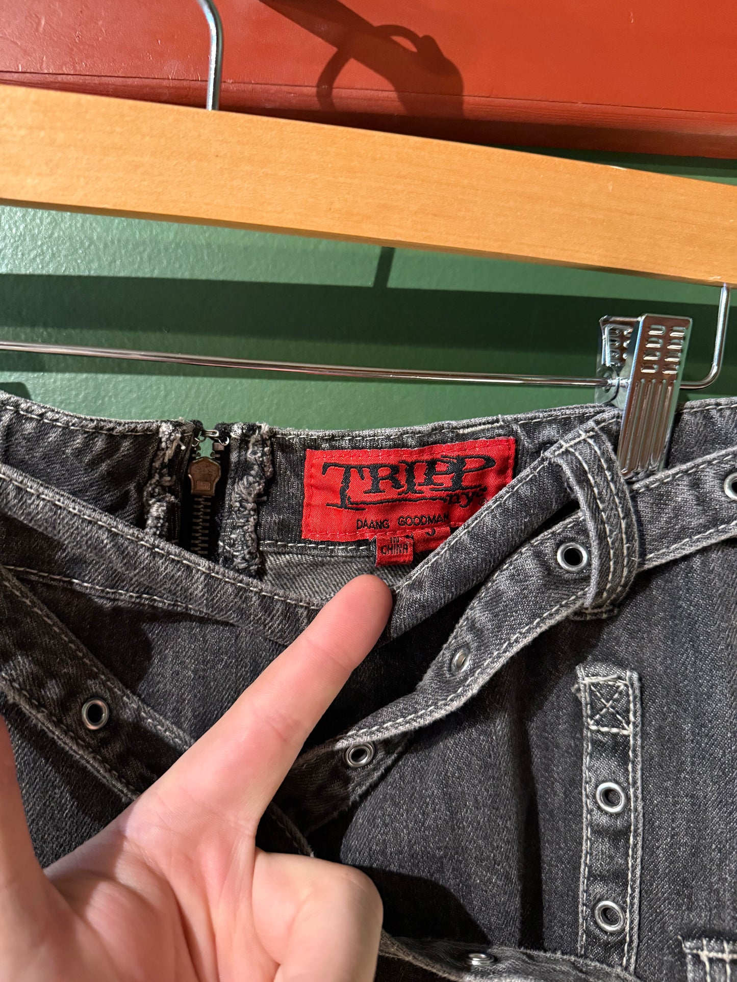 Vintage Y2K Tripp NYC 3-Length Zipped Black Skirt- 30