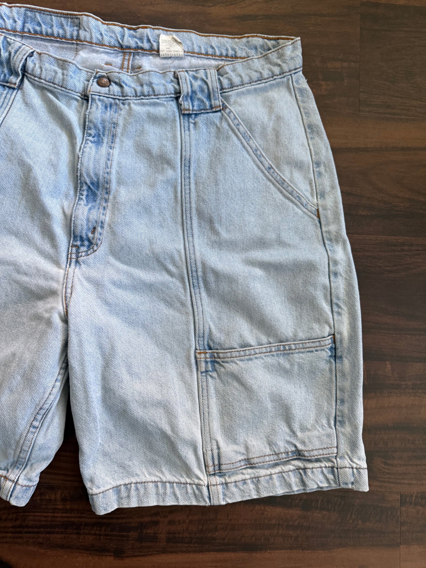 Vintage Levi’s 560 Orange Tab Light Wash Cargo Denim Jean Shorts- 34