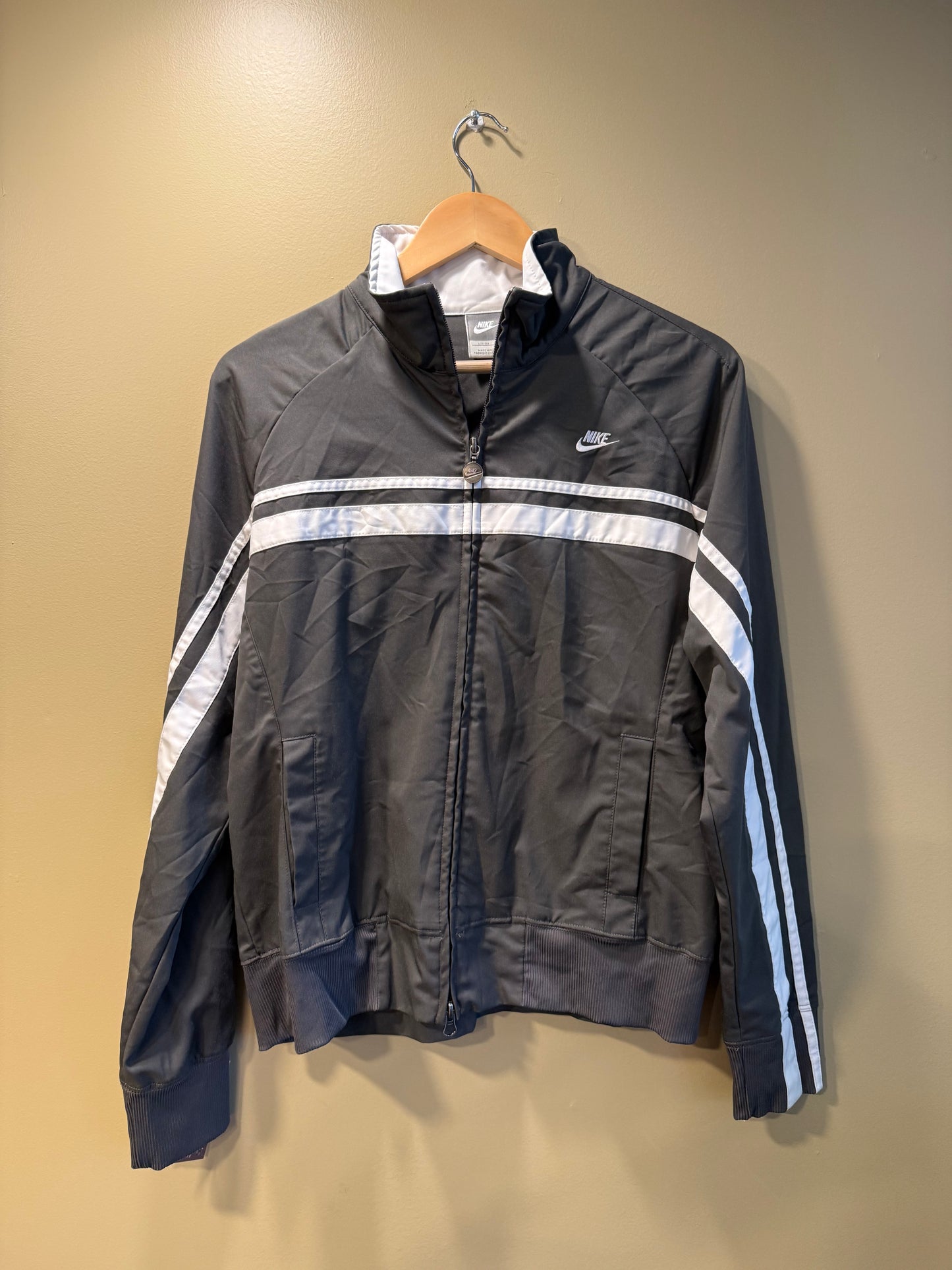 Vintage Y2K Gray Nike Windbreaker Jacket- M/L