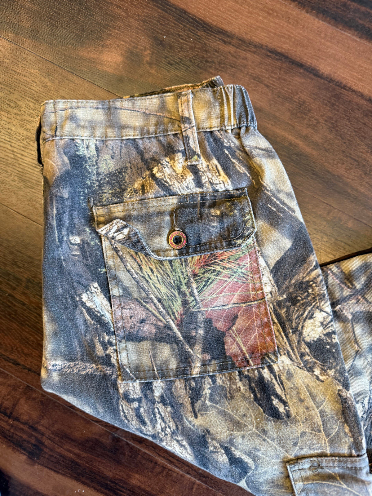 Vintage Women’s Mossy Oak Pink Accent Camo Cargo Pants- 32x28