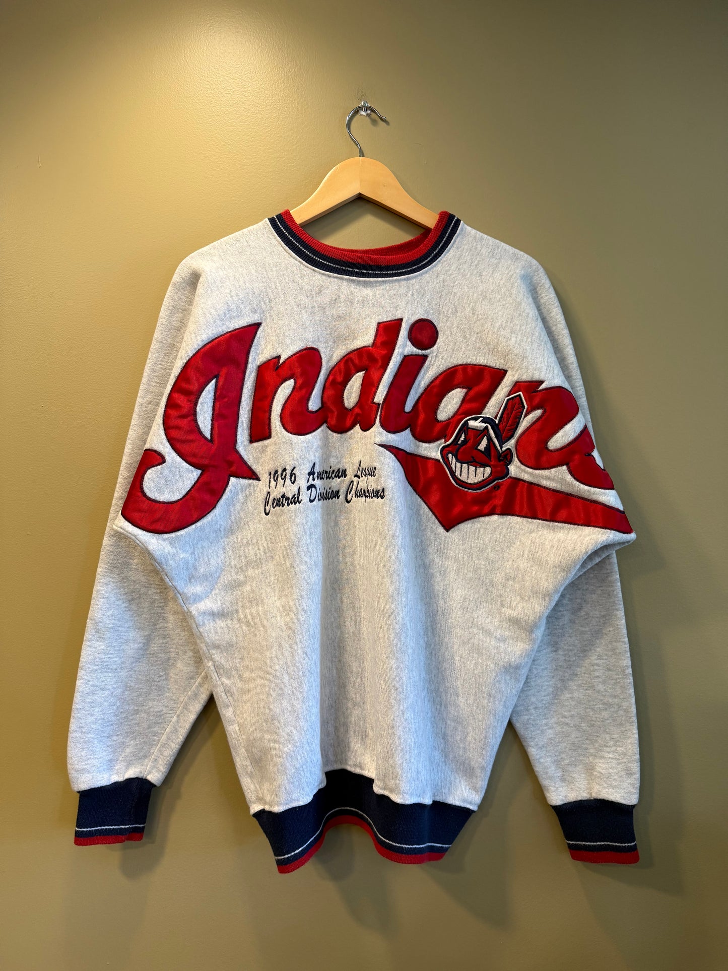 Vintage Legends Athletic Cleveland Indians Big Spellout Crewneck Sweatshirt- M