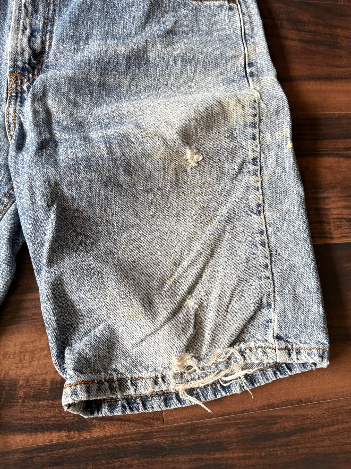 Vintage Levi’s 505 Distressed Light Wash Denim Jean Shorts- 34