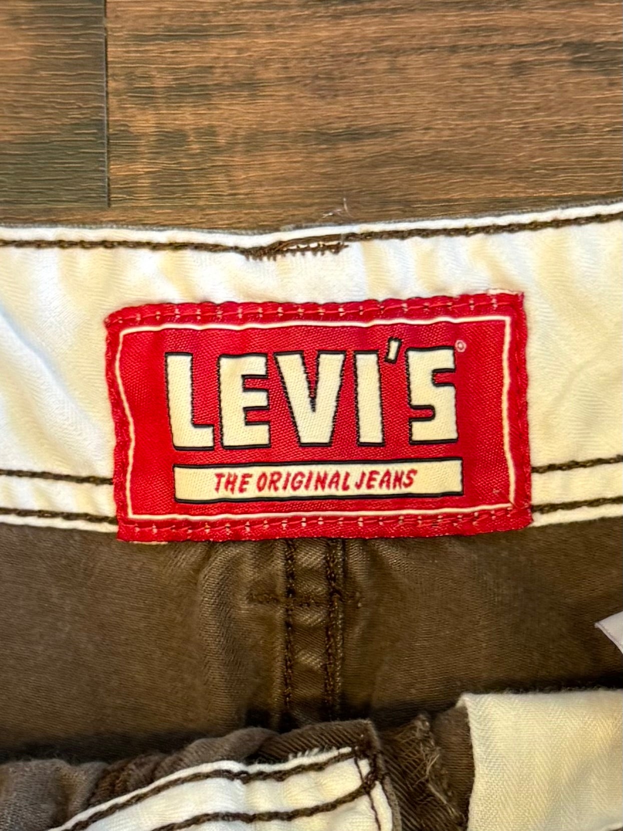 Vintage Levi’s Brown Cargo Shorts- 30