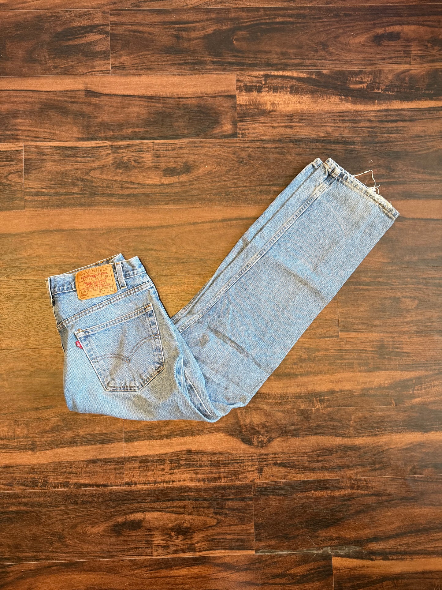 Vintage Levi’s 505 Light Wash Distressed Denim Jeans- 32x31