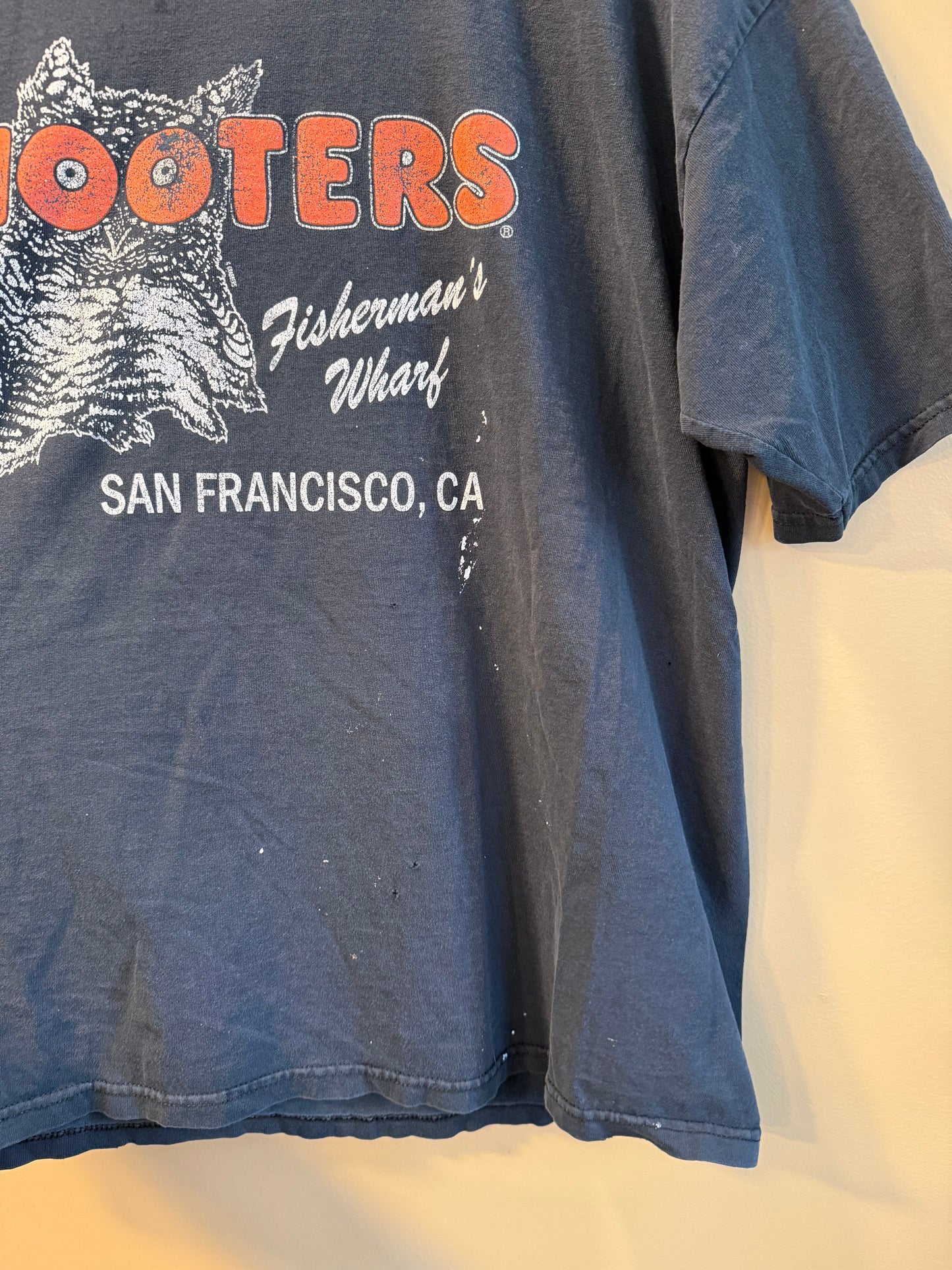 Vintage Hooters San Francisco Fisherman’s Wharf Distressed T-Shirt- XL