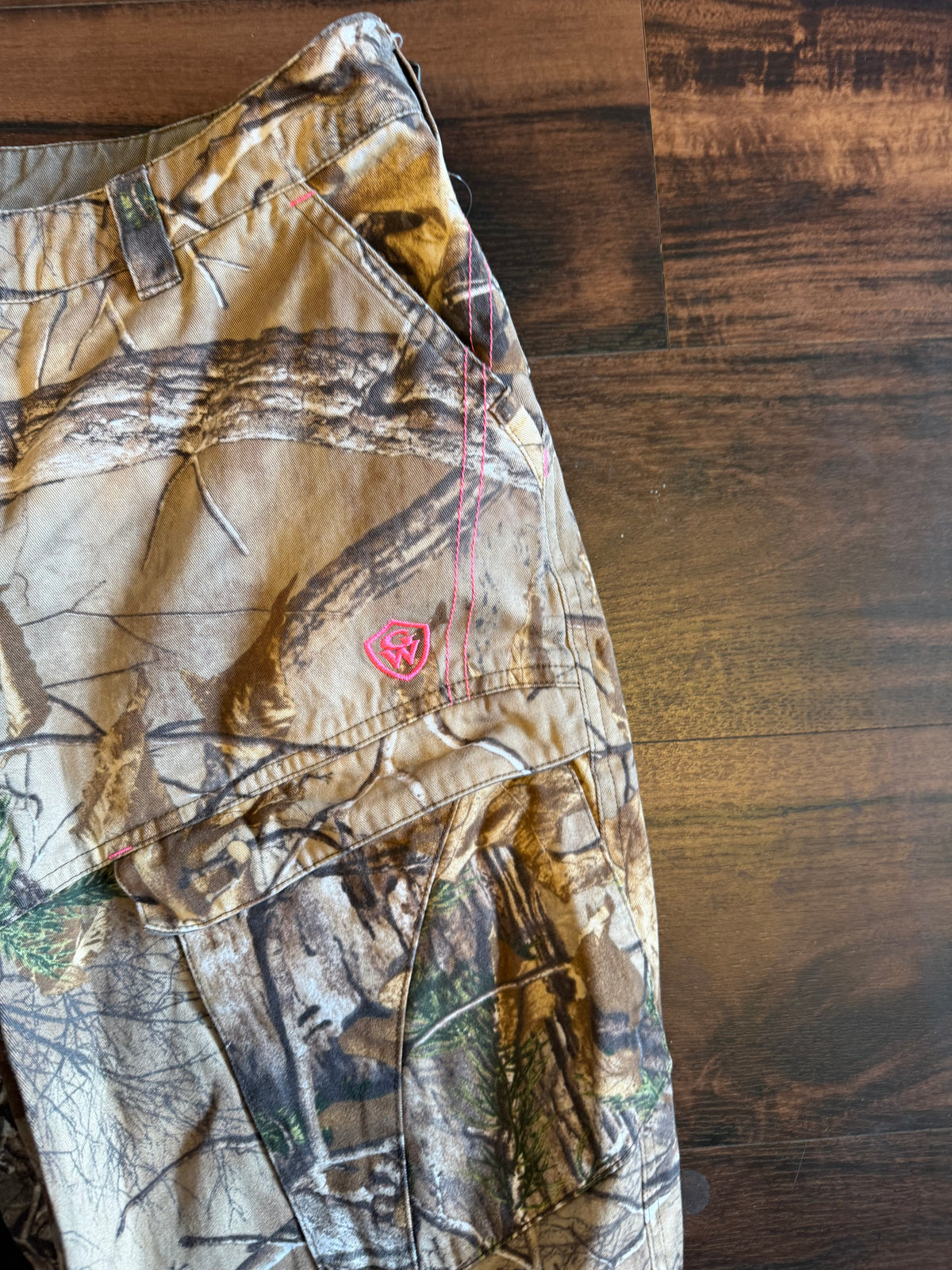 Vintage Women’s RealTree GameWinner Pink Accent Camo Pants- 32x31