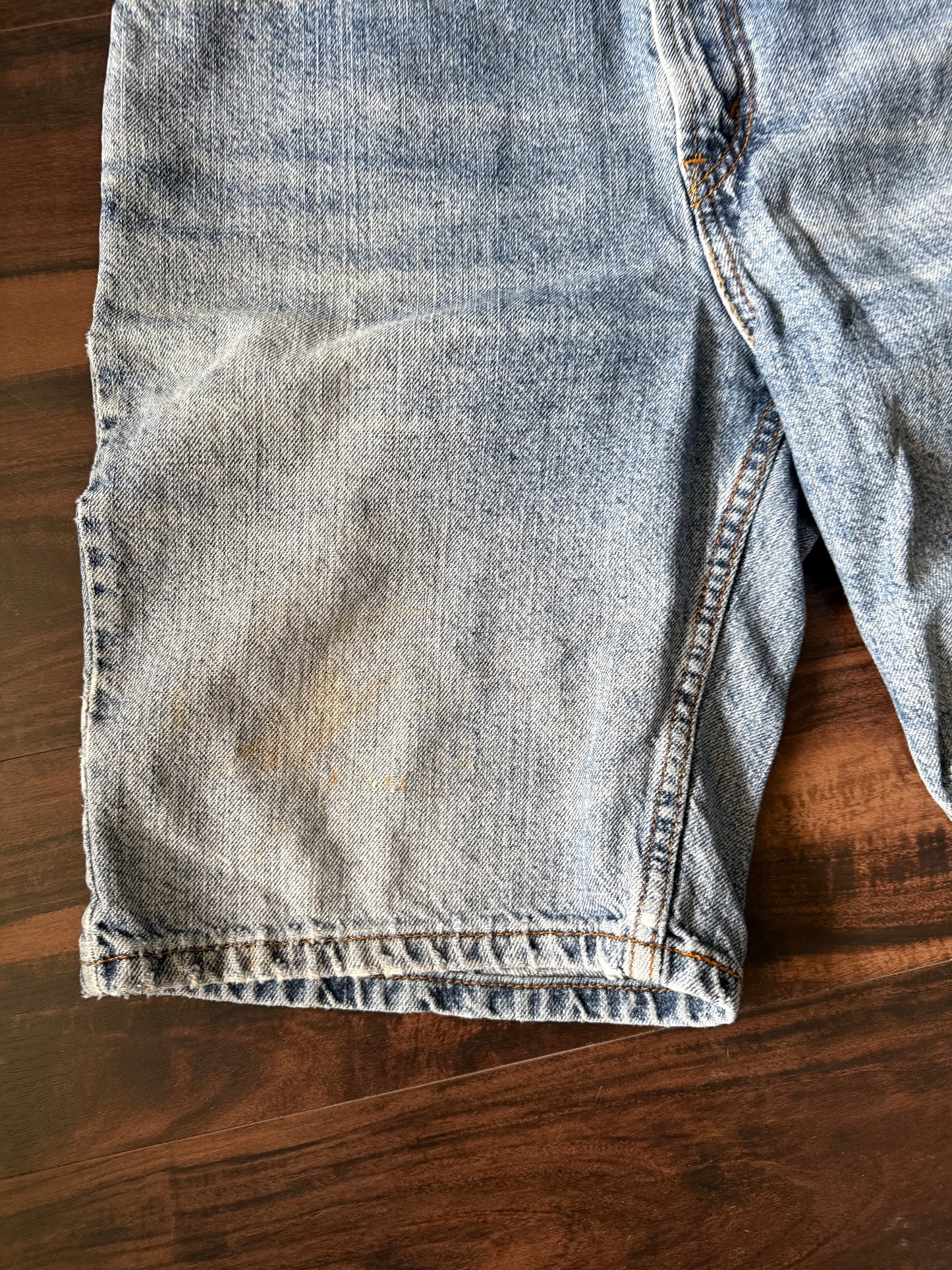 Vintage Levi’s 505 Distressed Light Wash Denim Jean Shorts- 34
