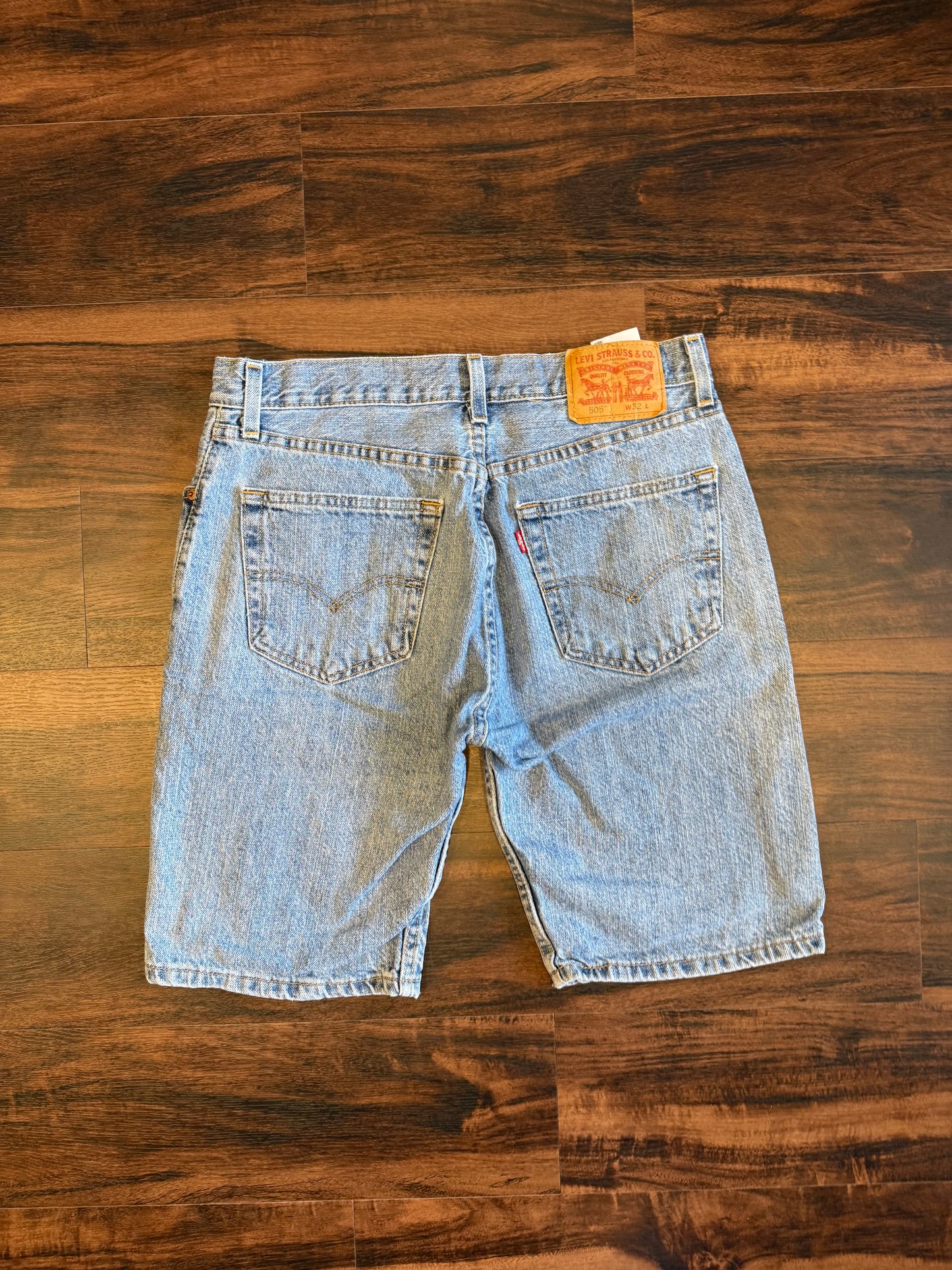 Vintage Levi’s 505 Light Wash Denim Jean Shorts- 32