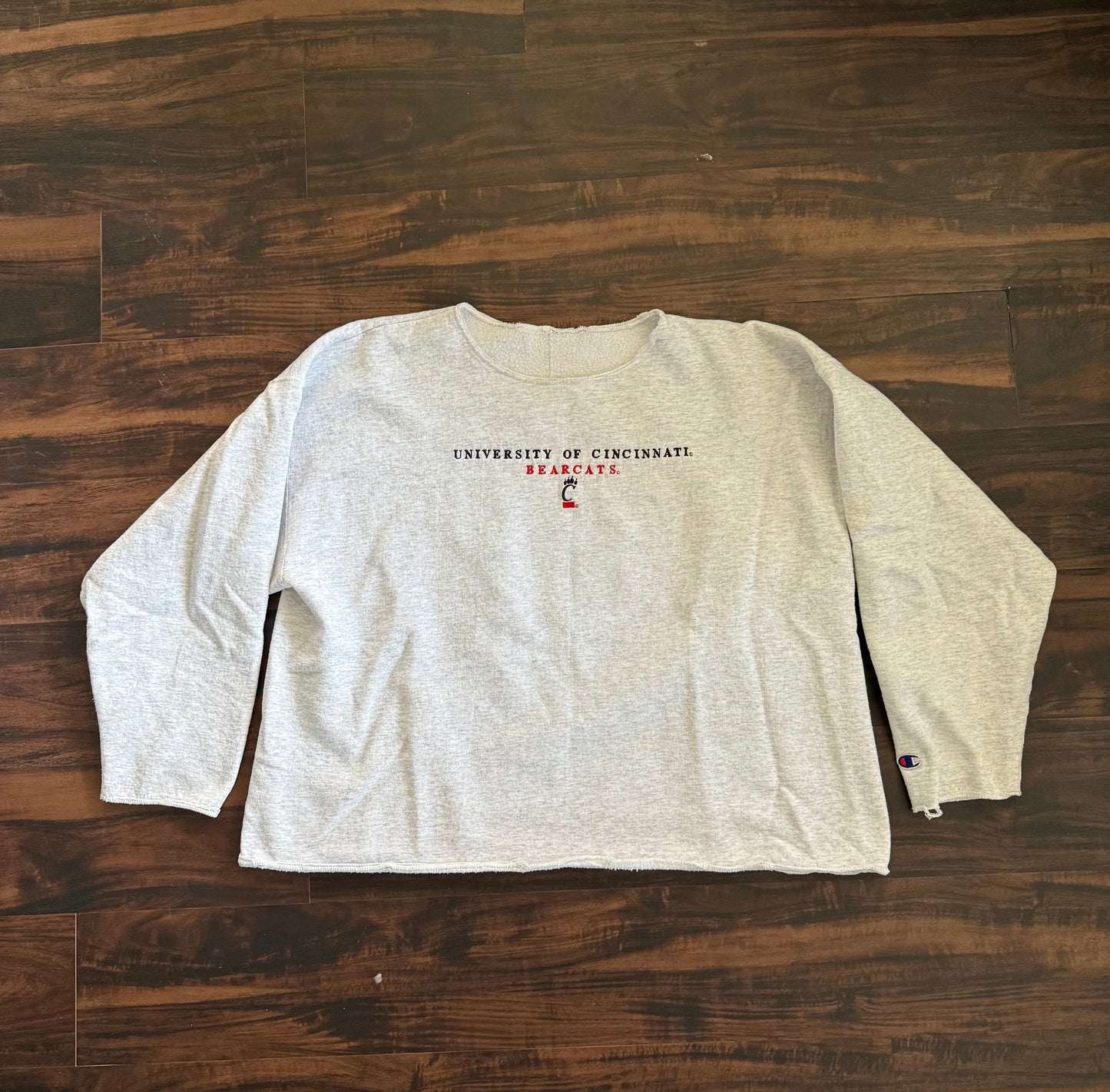 Vintage University of Cincinnati Bearcats Cropped Crewneck Sweatshirt- XL
