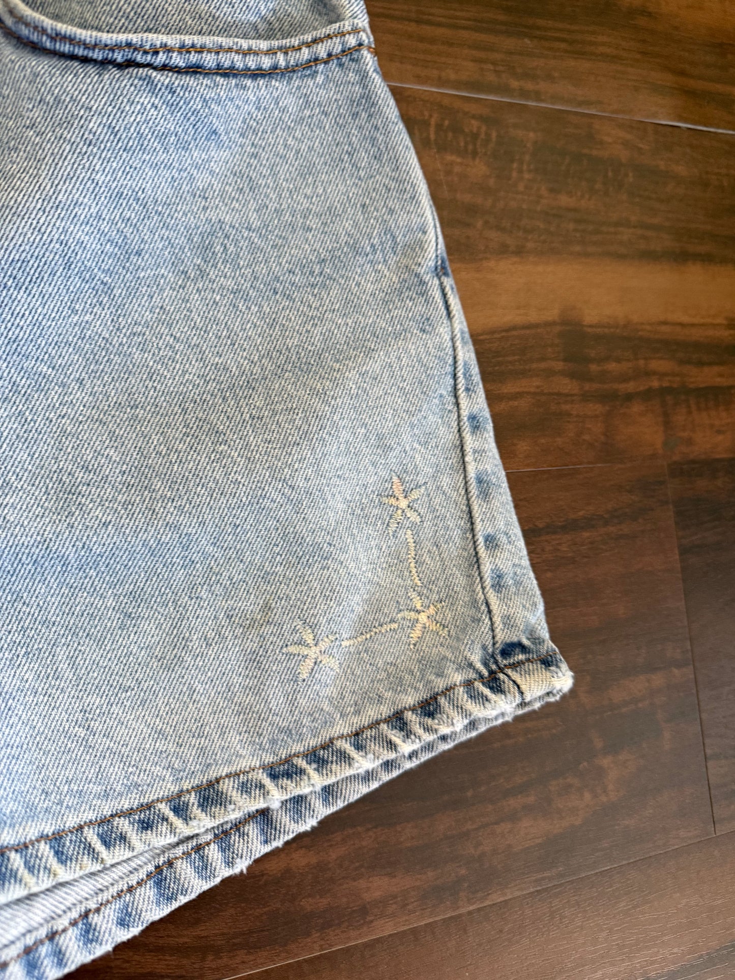 Vintage Levi’s Women’s Denim Jean Shorts- 27