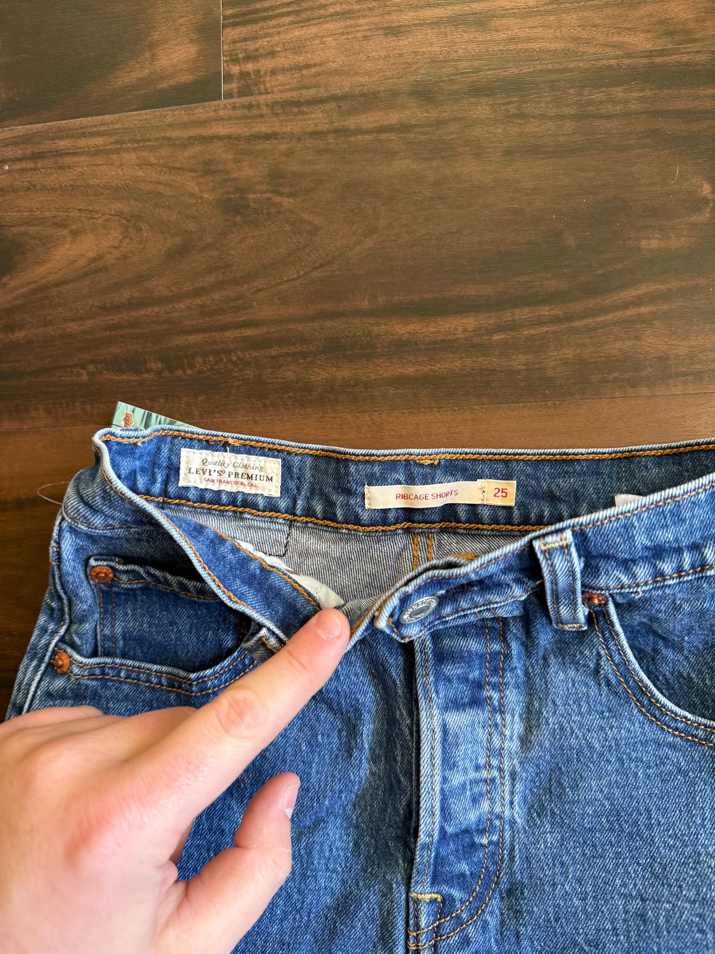 Levi’s Distressed Ribcage Denim Jean Shorts- 26
