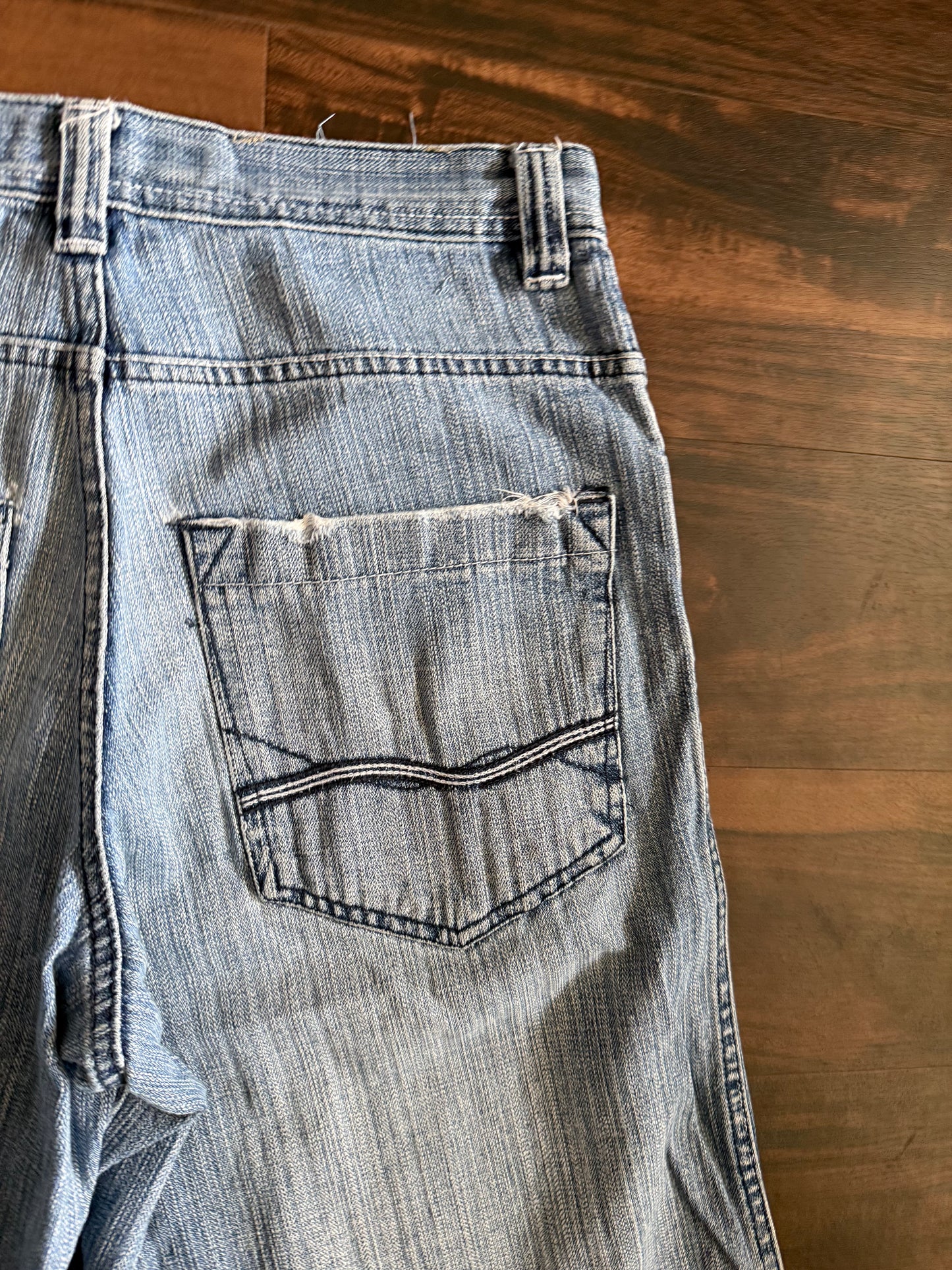 Vintage Y2K South Pole Baggy Light Wash Streetwear Denim Jean Shorts- 32