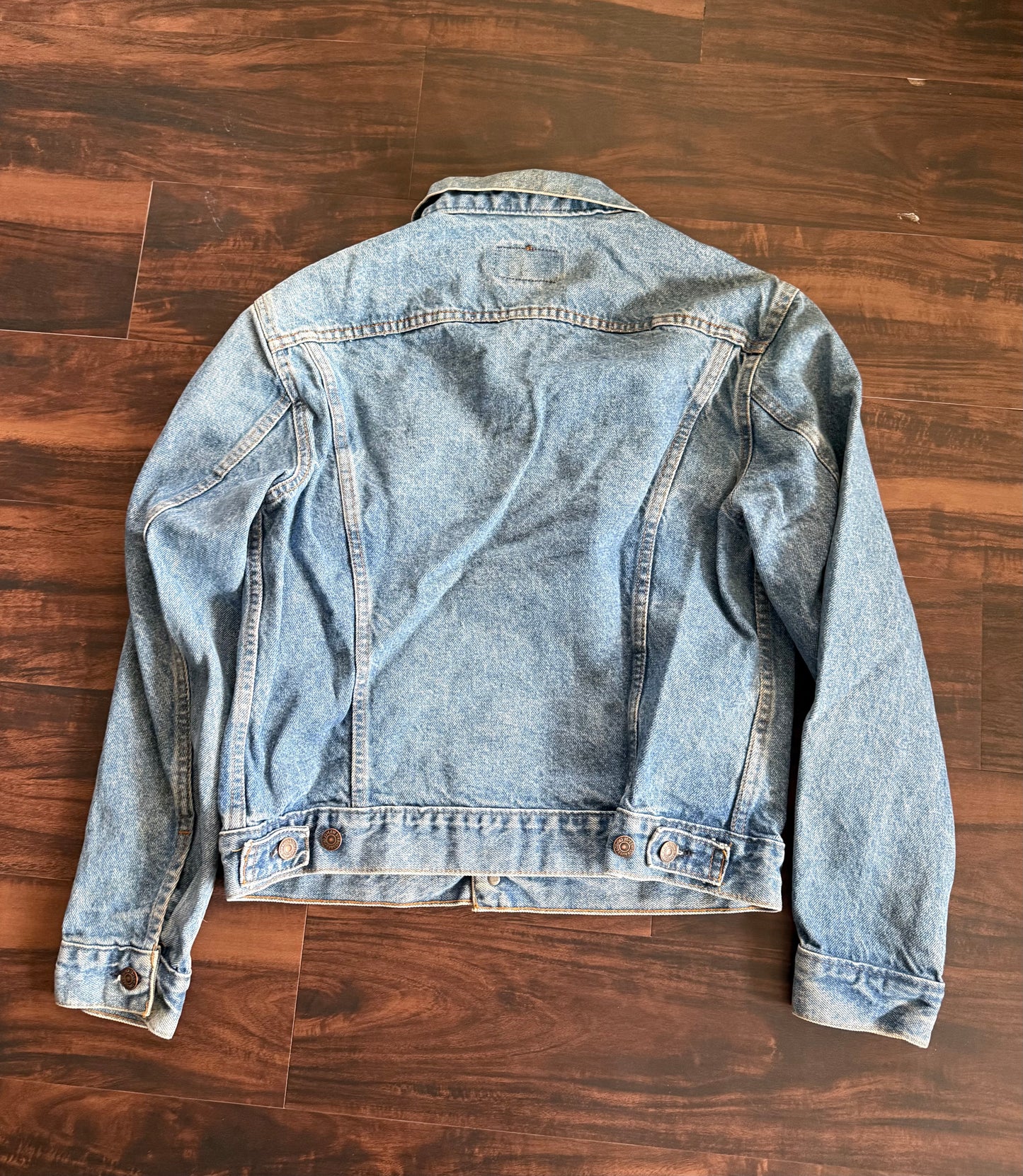 Vintage Levi’s Light Wash Denim Trucker Jacket- S