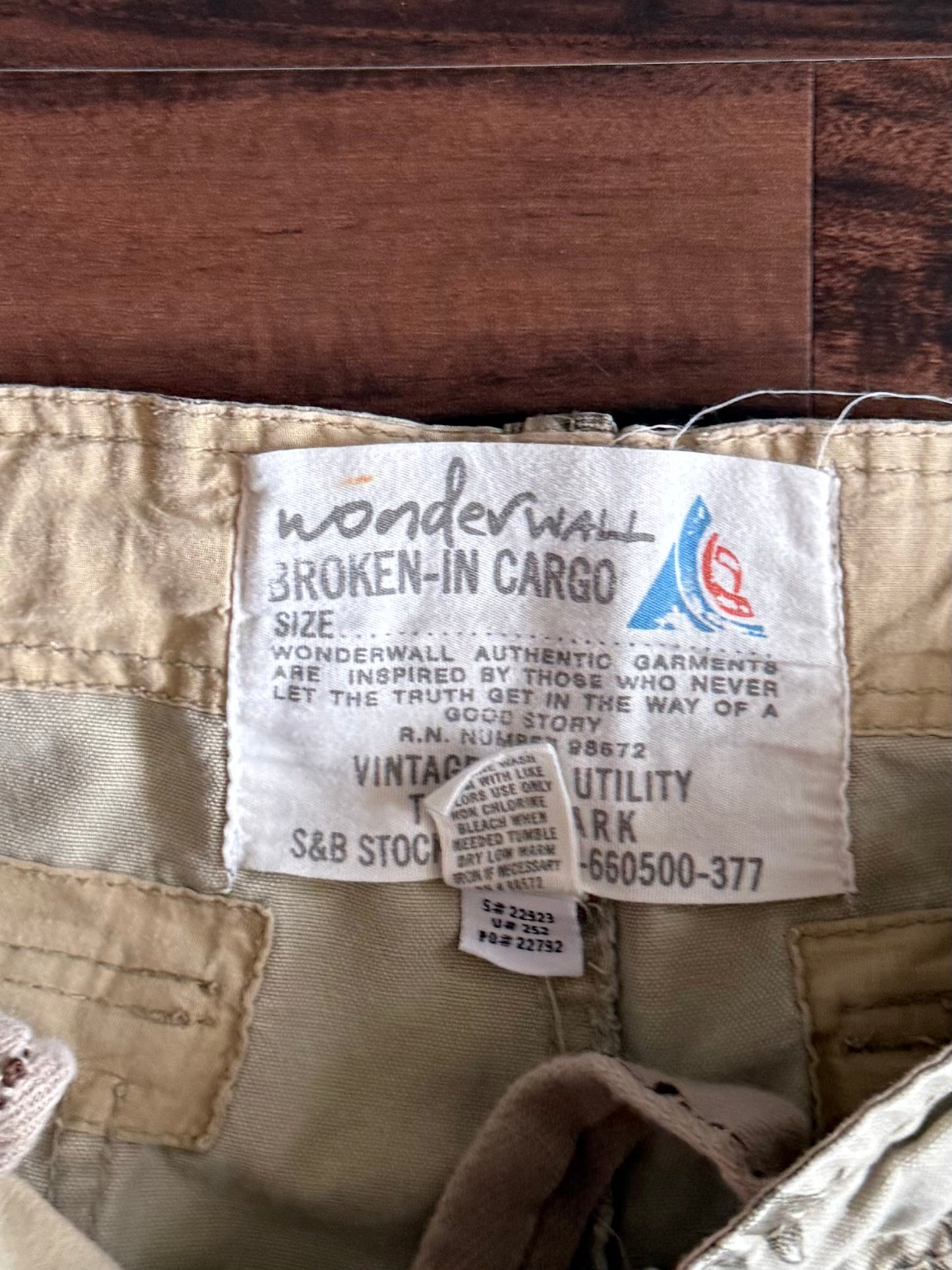 Vintage Wonderwall Hawaiian Floral Tan Baggy Fit Cargo Shorts- 34