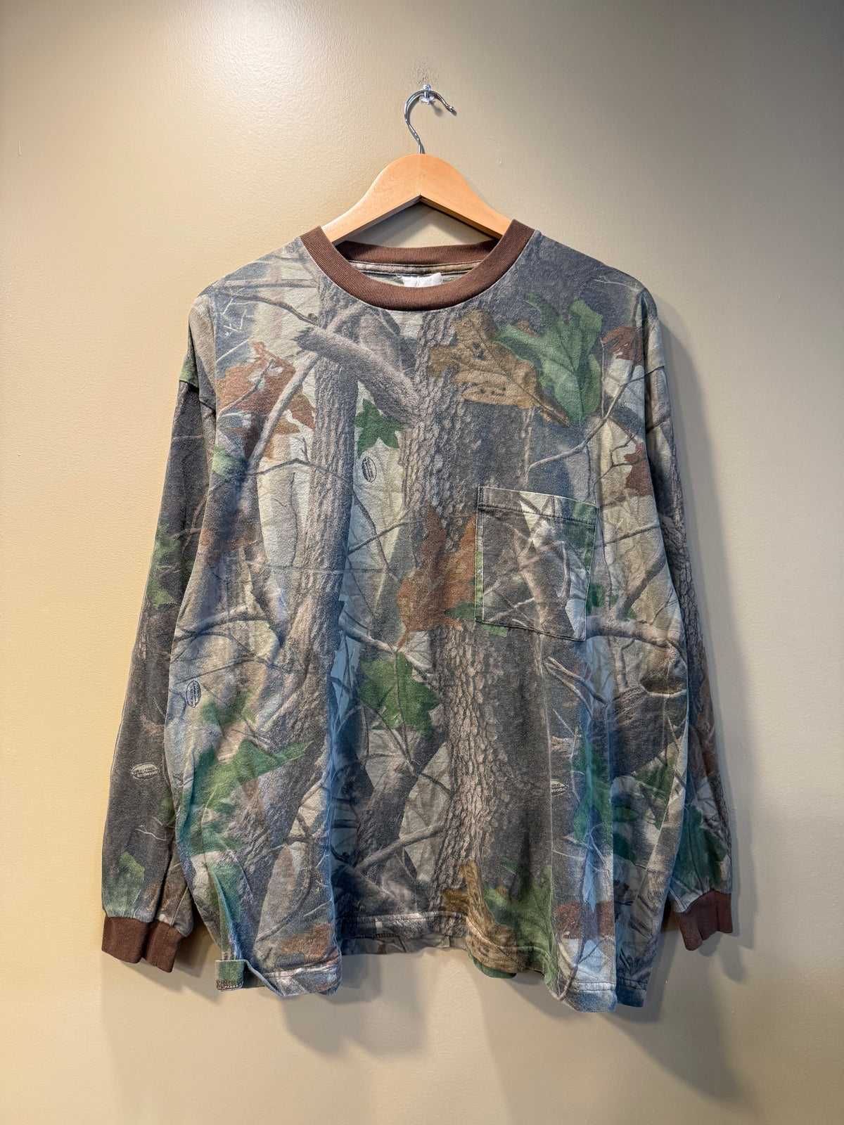 Vintage RealTree Hardwoods Camo Long-Sleeve Pocket T-Shirt- L