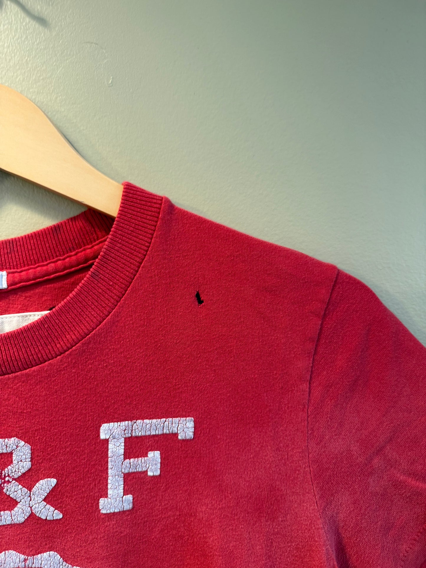 Vintage Y2K Abercrombie & Fitch Red T-Shirt- S