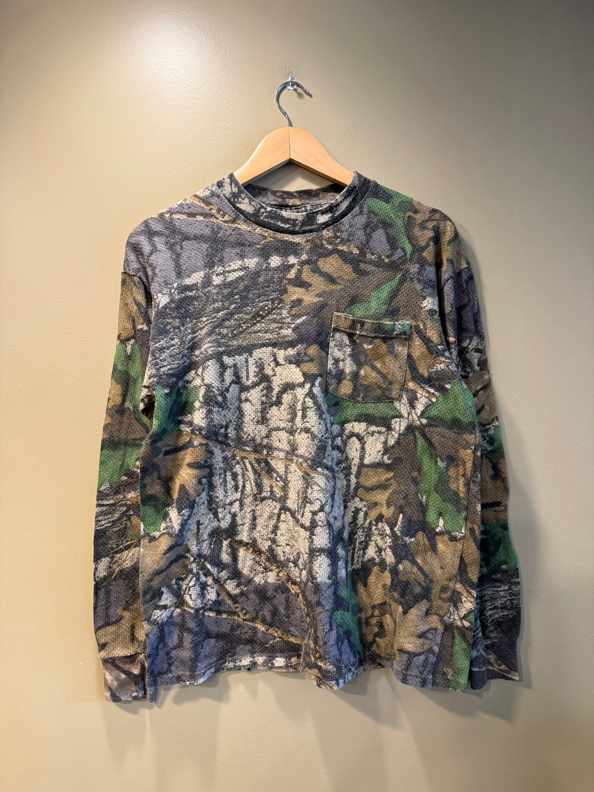 Vintage Jerzees Outdoors Jersey Tree Camo Long-Sleeve Pocket T-Shirt- M