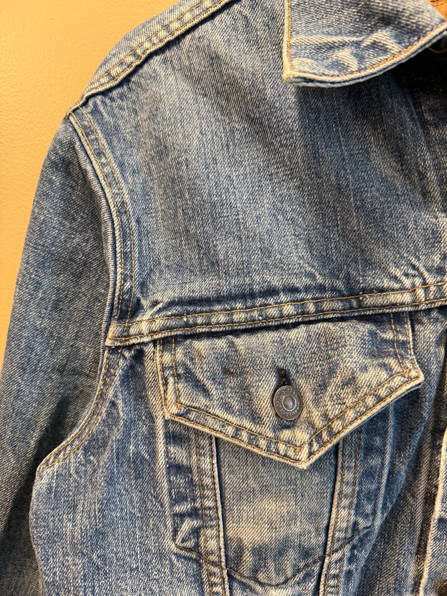 Vintage Levi’s Trucker Style Sun Faded Denim Jacket- S