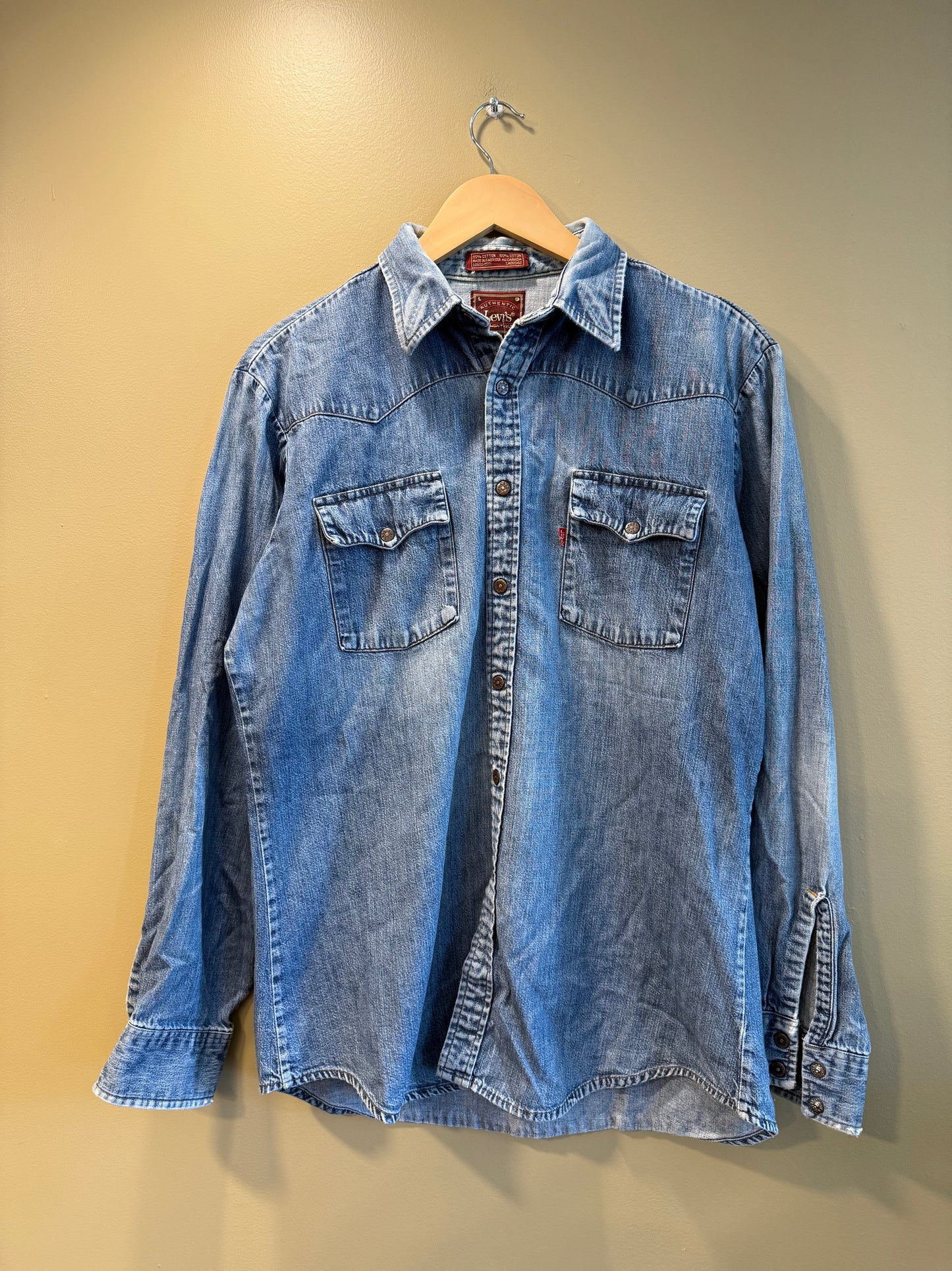 Vintage Levi’s Western Denim Jean Snap Close Shirt- L