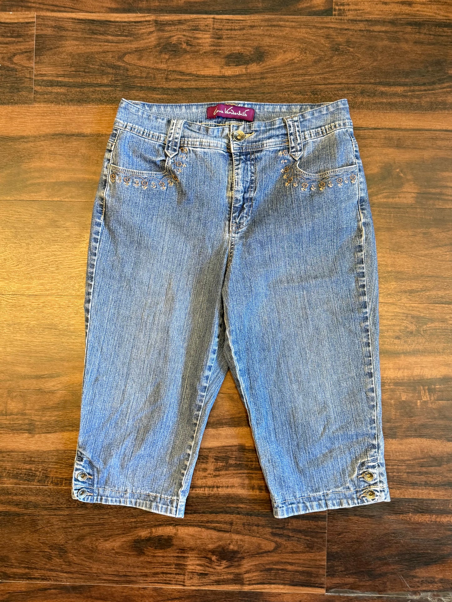 Vintage Gloria Vanderbilt Low Rise Floral Embroidered Denim Capris- 30x16