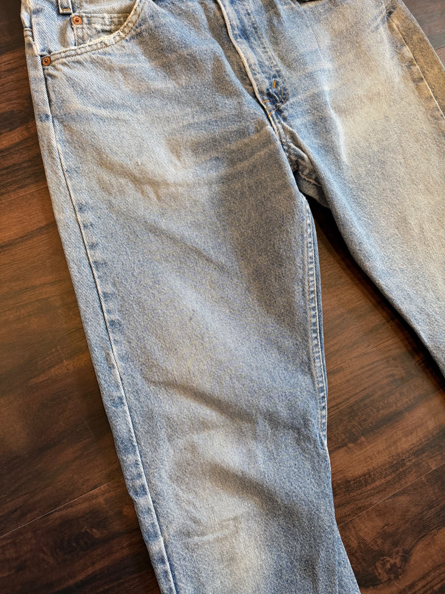 Vintage Levi’s 505 Light Wash Denim Jeans- 31x33