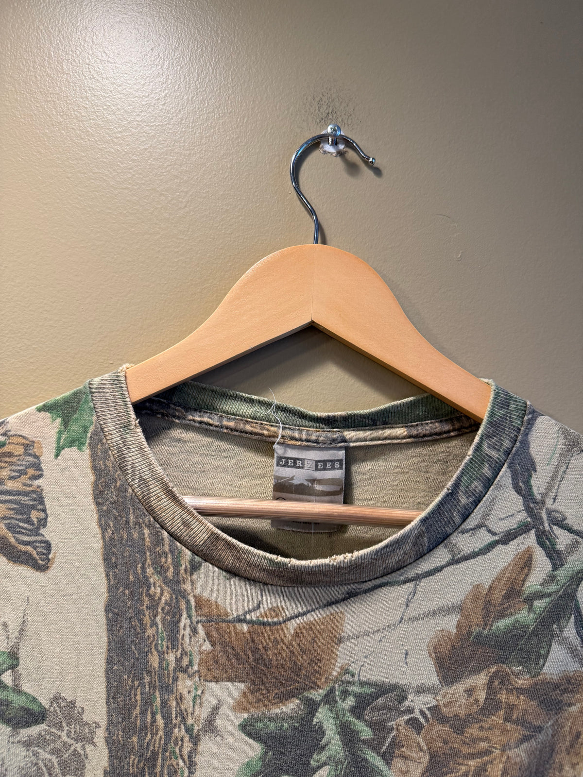 Vintage Jerzees Outdoors Tree Camo Pocket T-Shirt- M