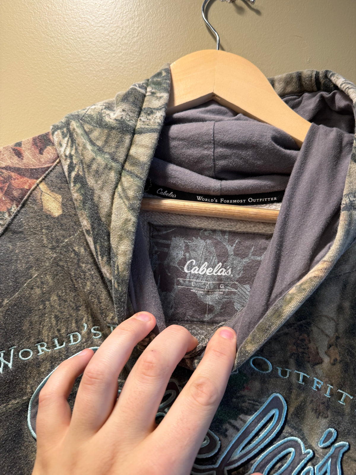 Vintage Cabela’s Blue Spellout Tree Camo Hoodie Sweatshirt- L