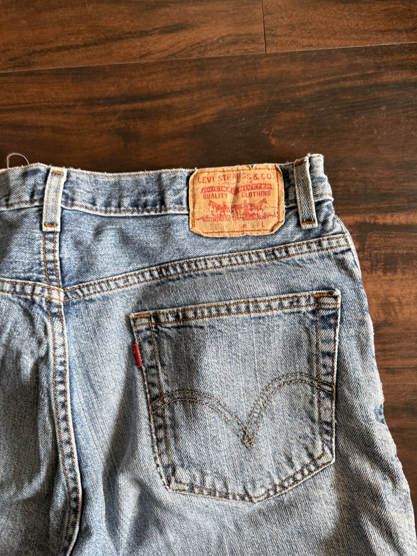 Vintage Levi’s 505 Distressed Light Wash Denim Jean Shorts- 34