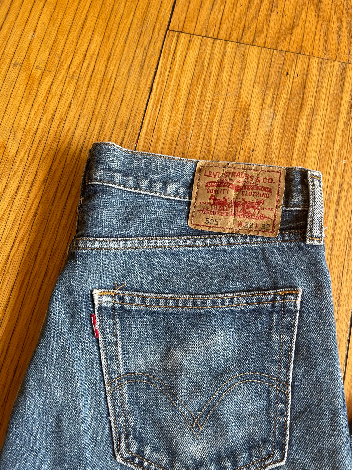 Vintage Levi’s 505 Distressed Denim Jeans- 32x30