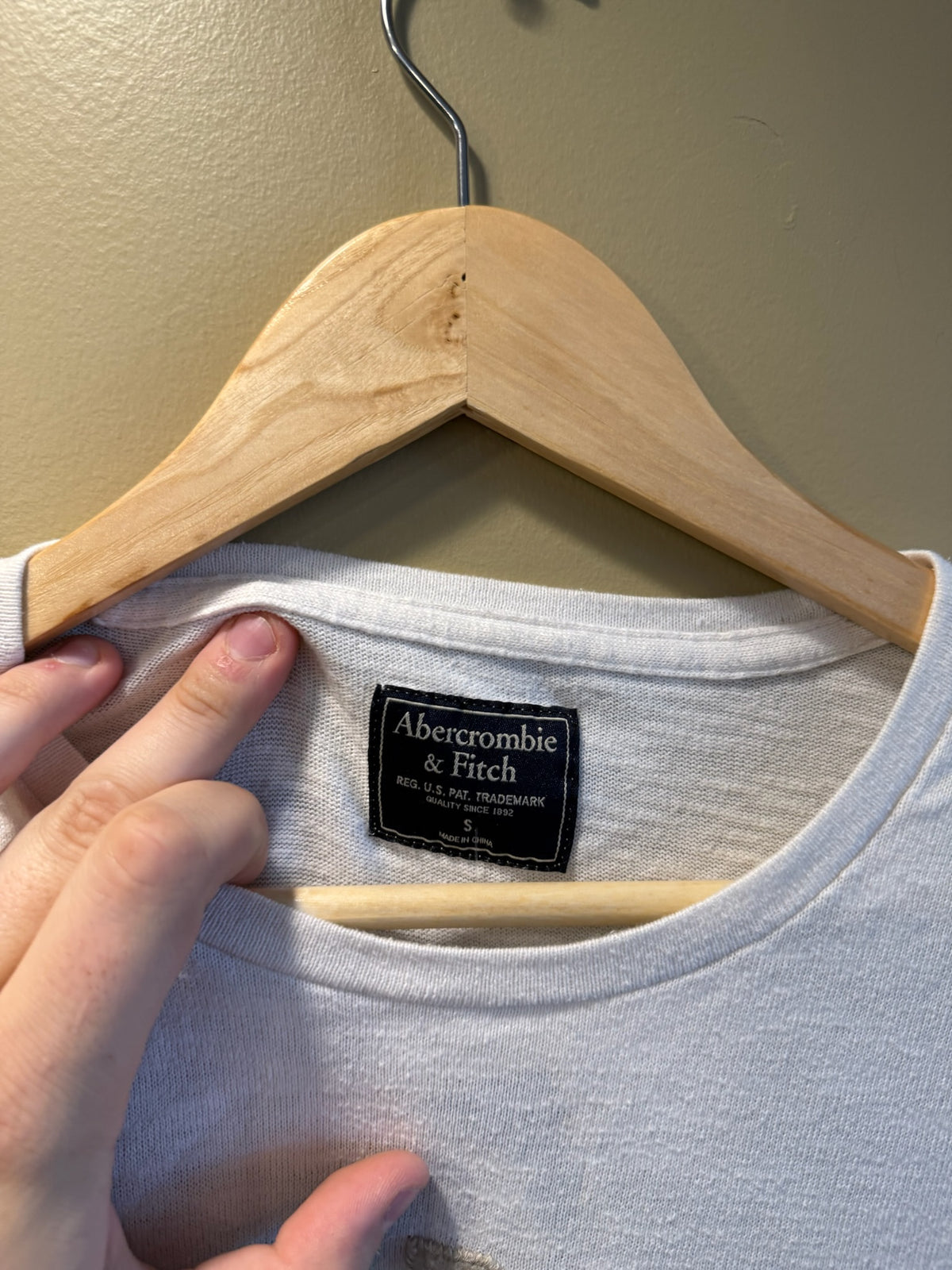 Vintage Y2K Abercrombie & Fitch White Fitted T-Shirt - S