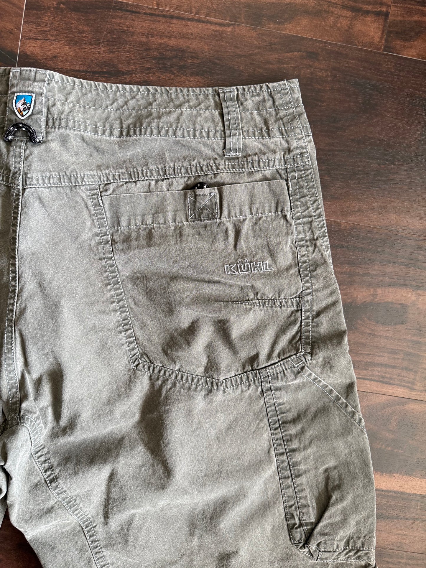 Vintage Kuhl Dark Green Outdoorsy Shorts- 33