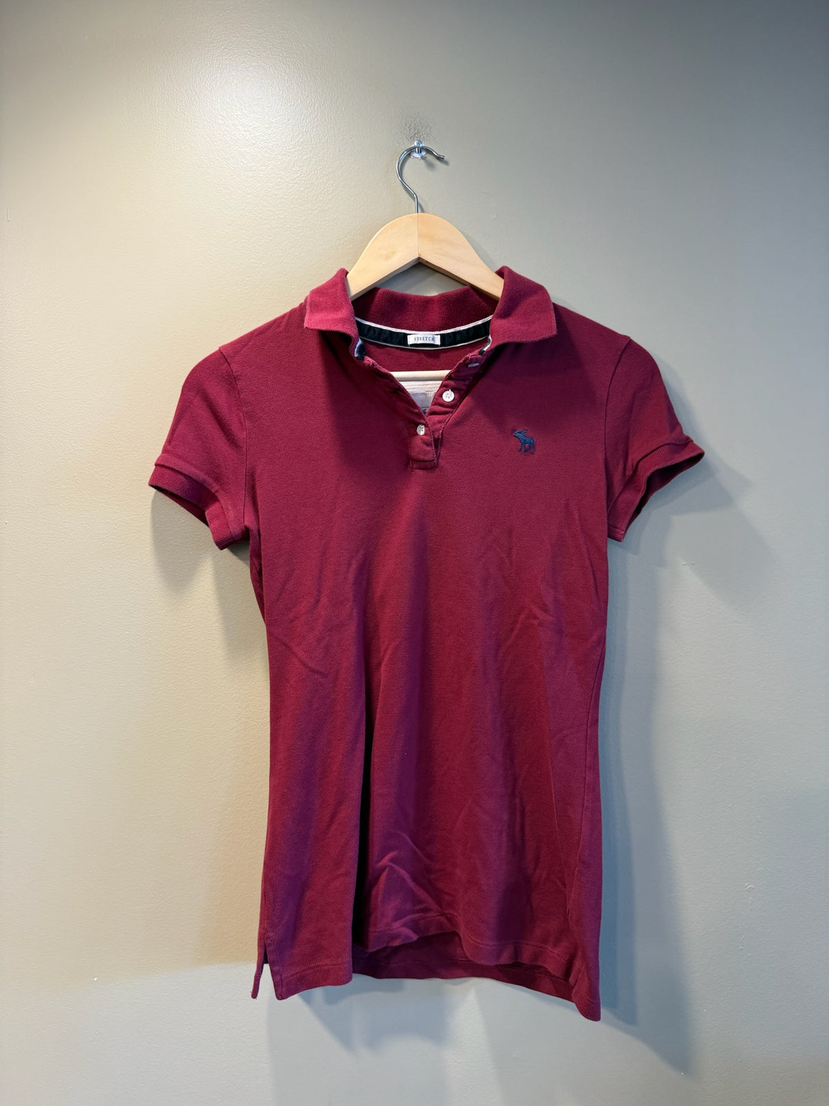 Vintage Y2K Abercrombie & Fitch Burgundy Woman’s Fitted Polo T-Shirt - M