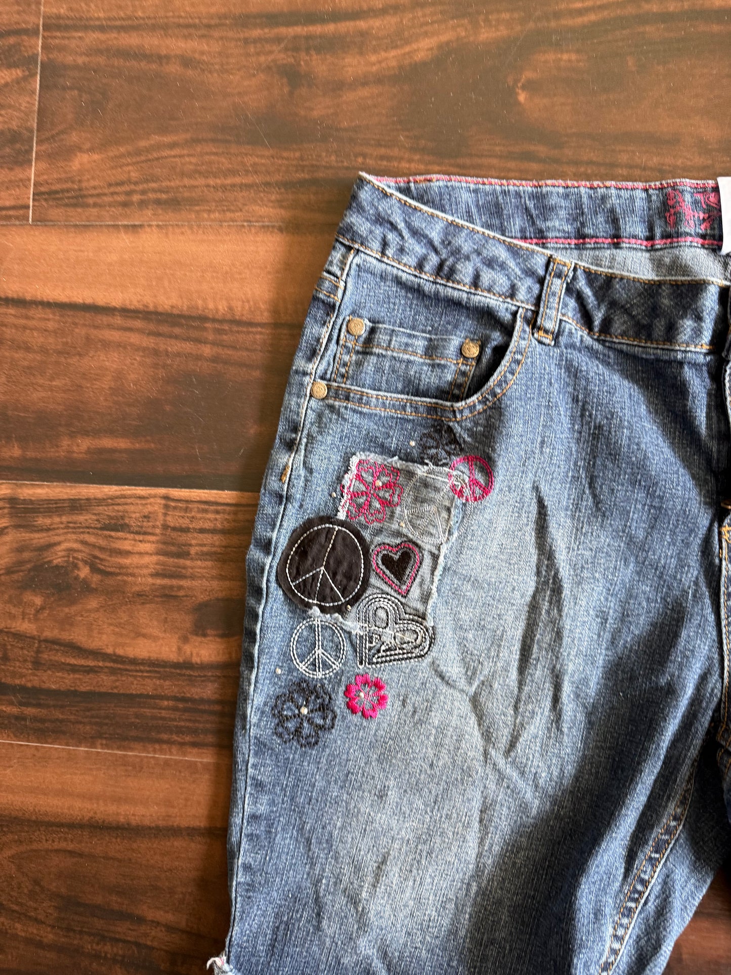 Vintage Y2K Total Girl Embroidered Denim Capri Shorts- 34
