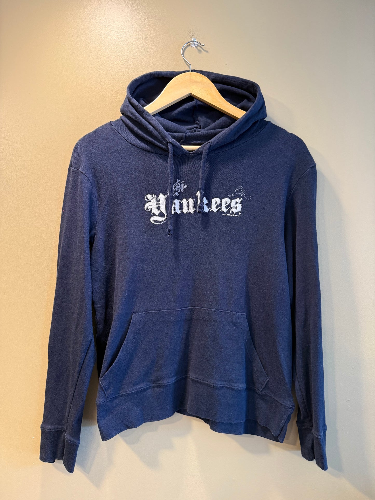 Vintage New York Yankees Navy Blue Women’s Hoodie Sweatshirt- L