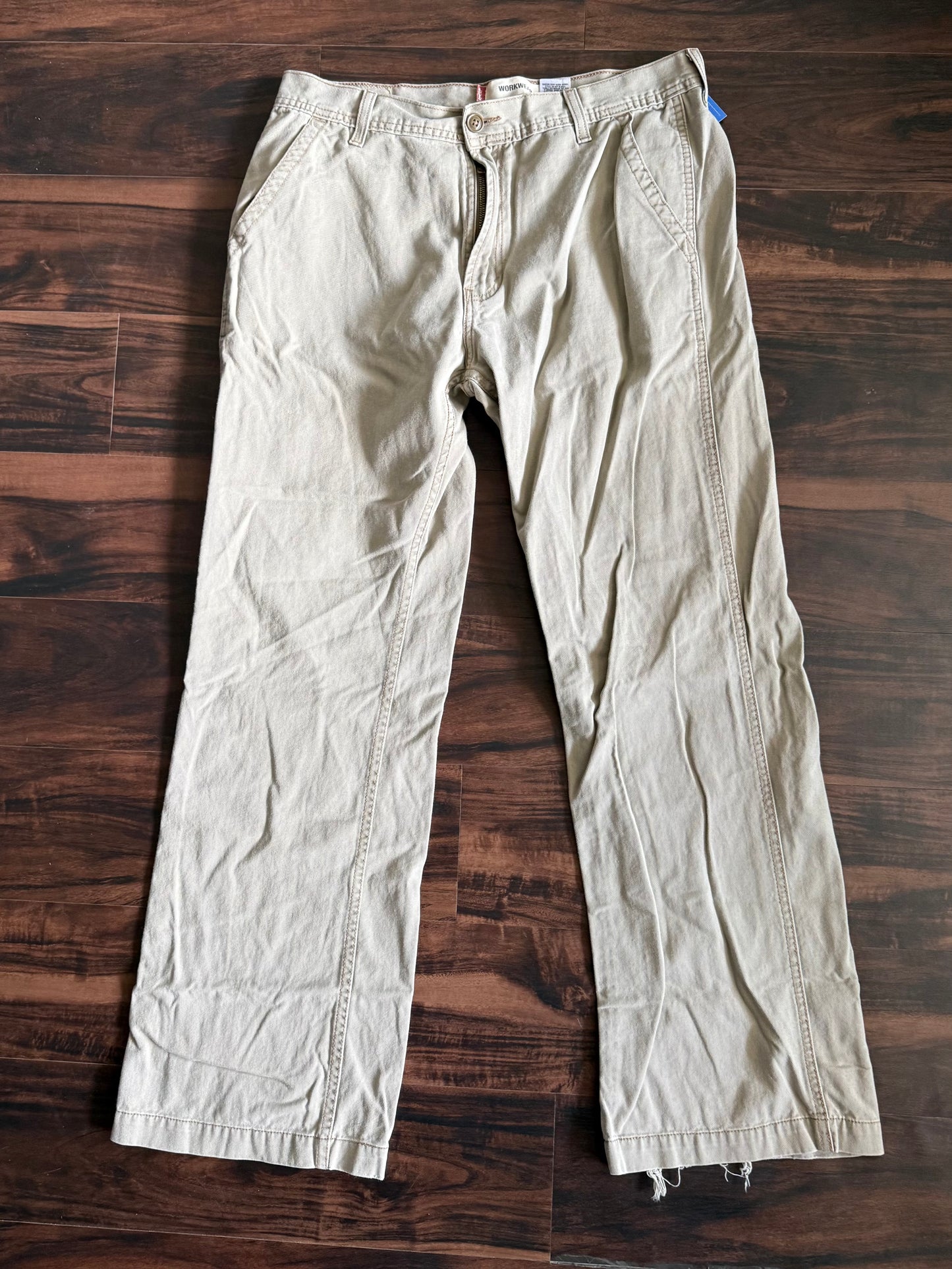 Vintage Levi’s Workwear Khaki Cargo Pants- 34x34
