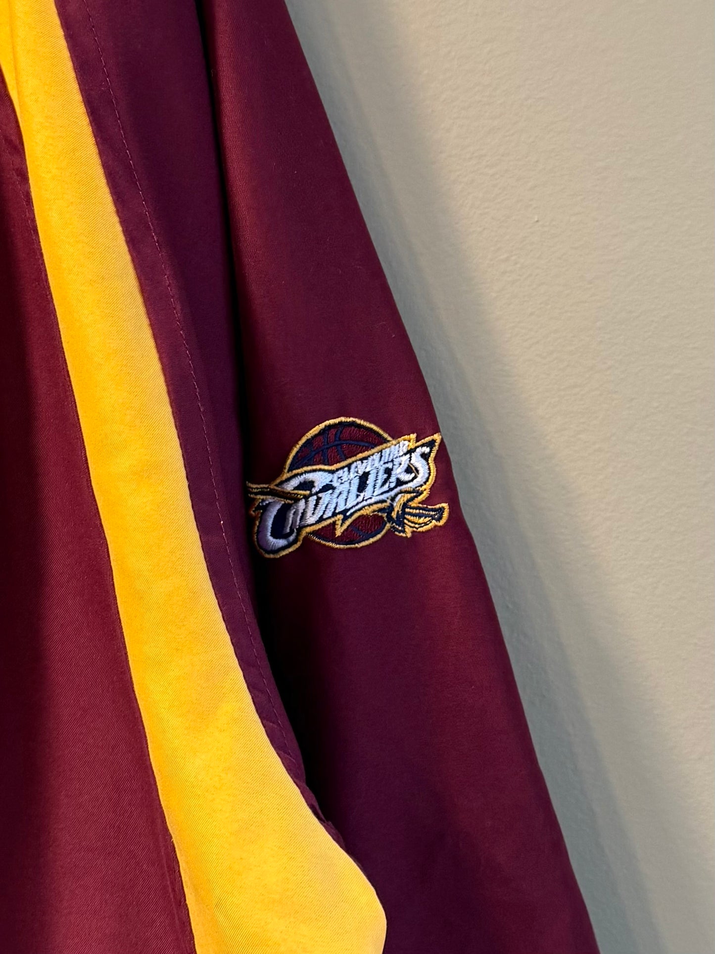 Vintage Cleveland Cavaliers NBA Red Crewneck Windbreaker- XL/XXL