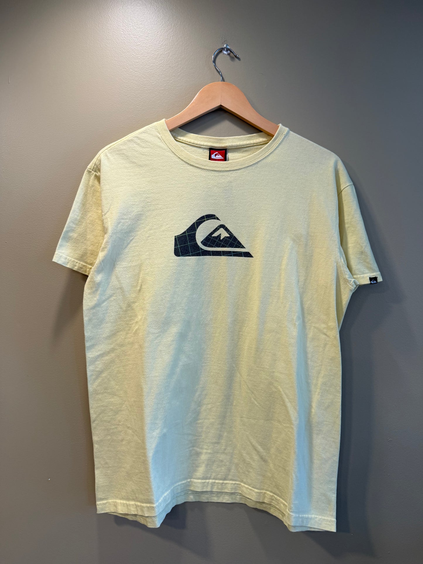 Vintage Y2K Quiksilver Surfwear Butter Yellow T-Shirt- M