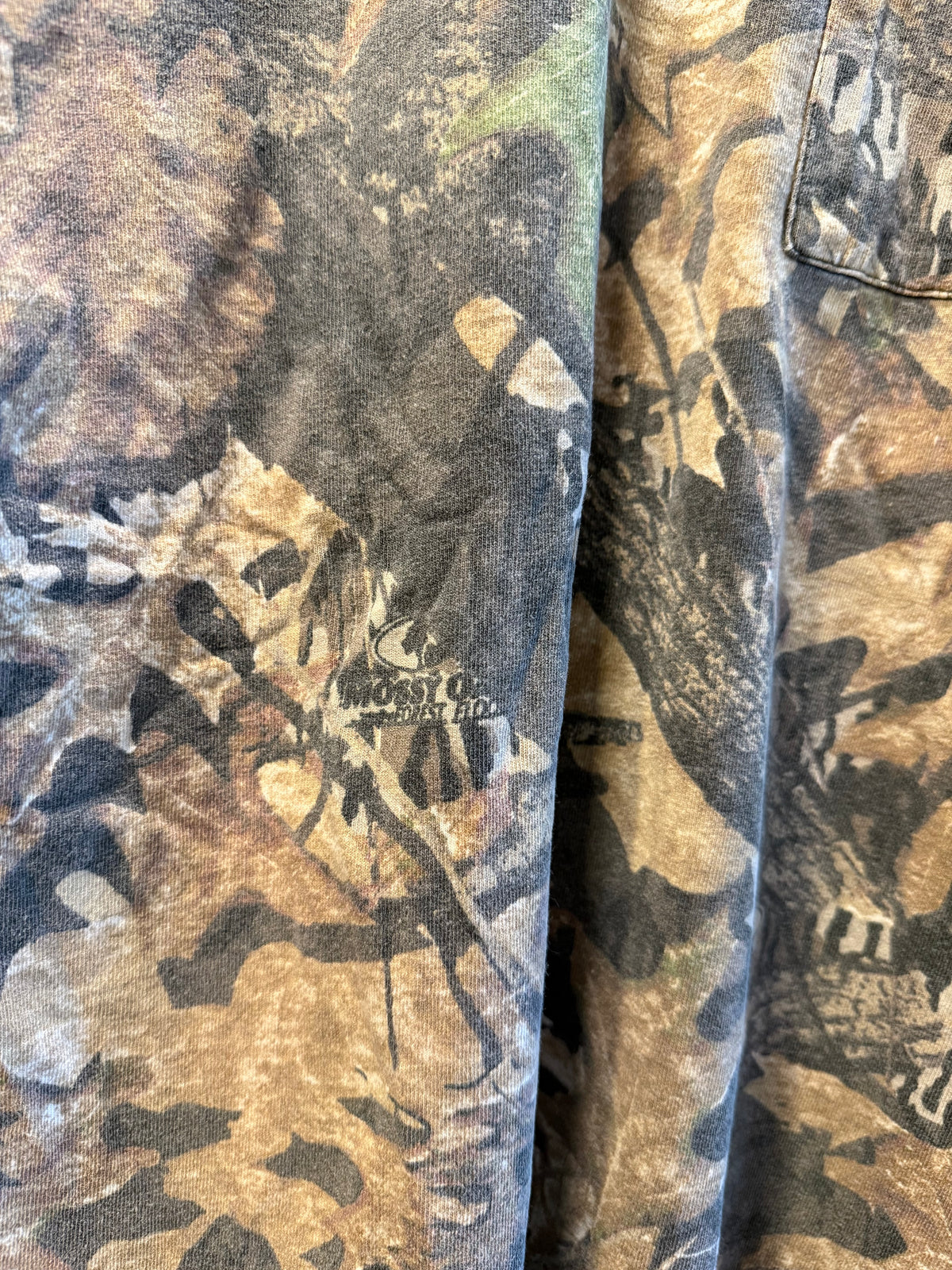 Vintage Mossy Oak Forest Floor Tree Camo Long-Sleeve Pocket T-Shirt- XL