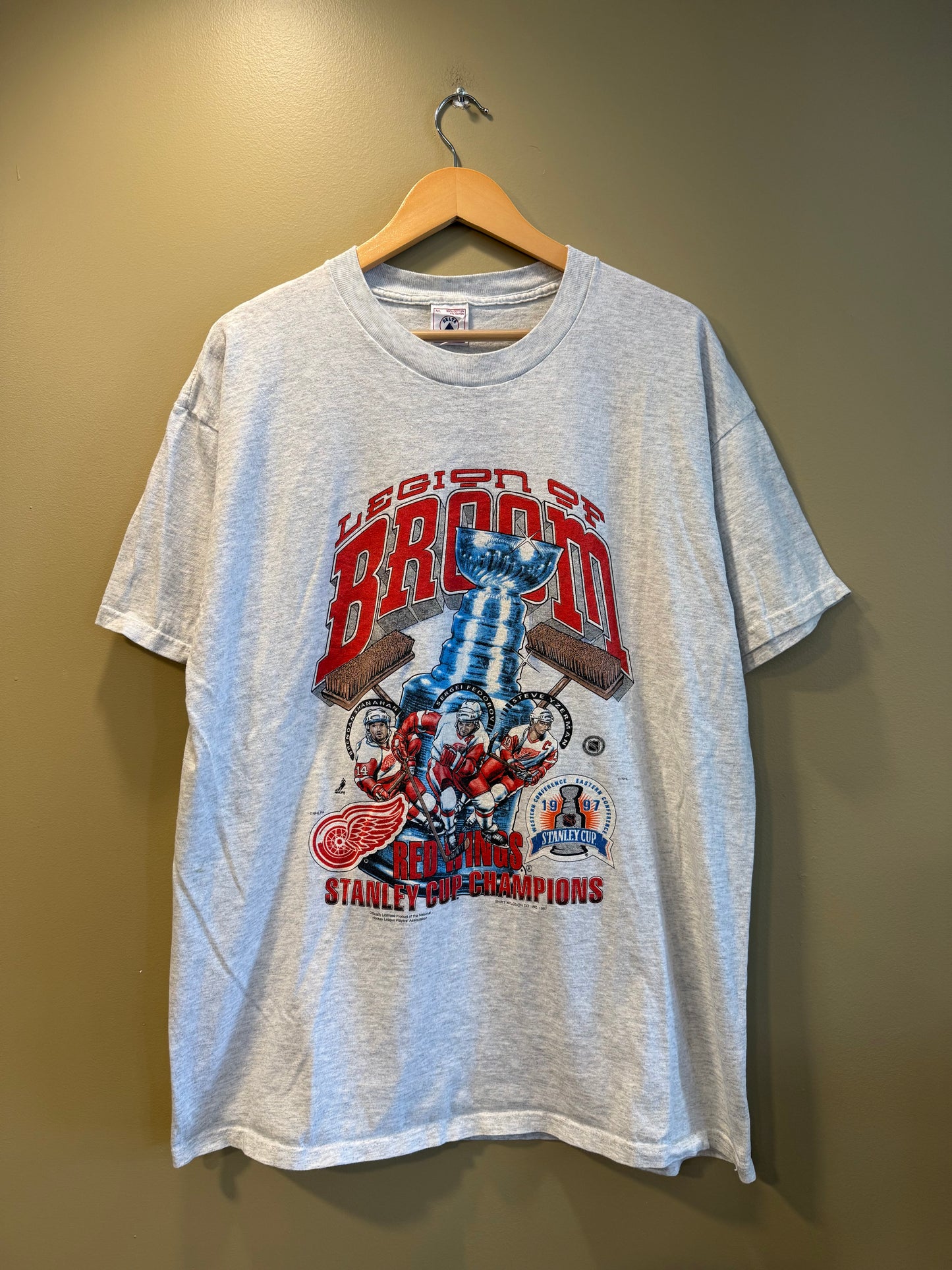 Vintage Detroit Red Wings NHL Legion Of Broom Stanley Cup Champions T-Shirt- XL